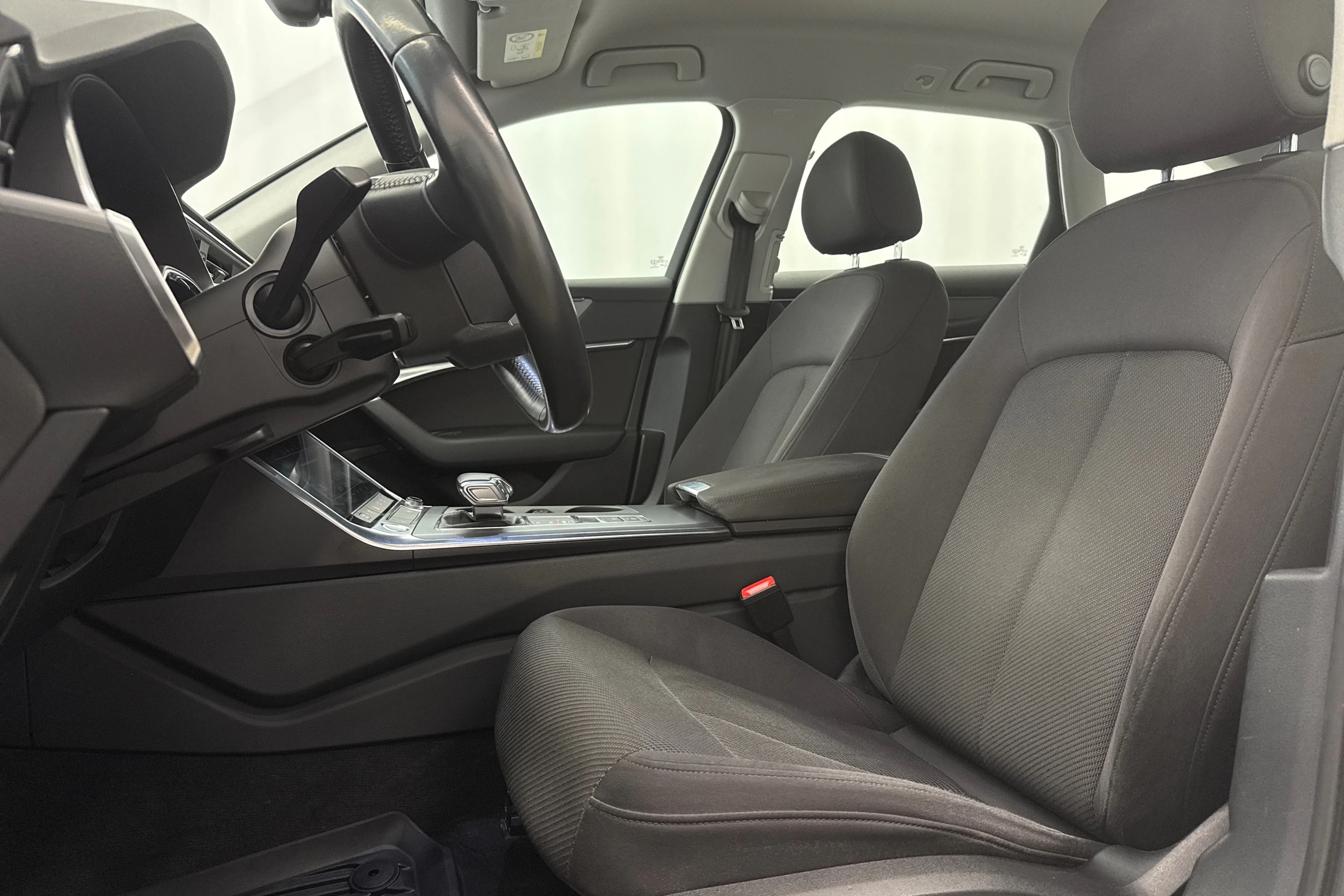 valkoinen Audi A6 2019 kuva 25.