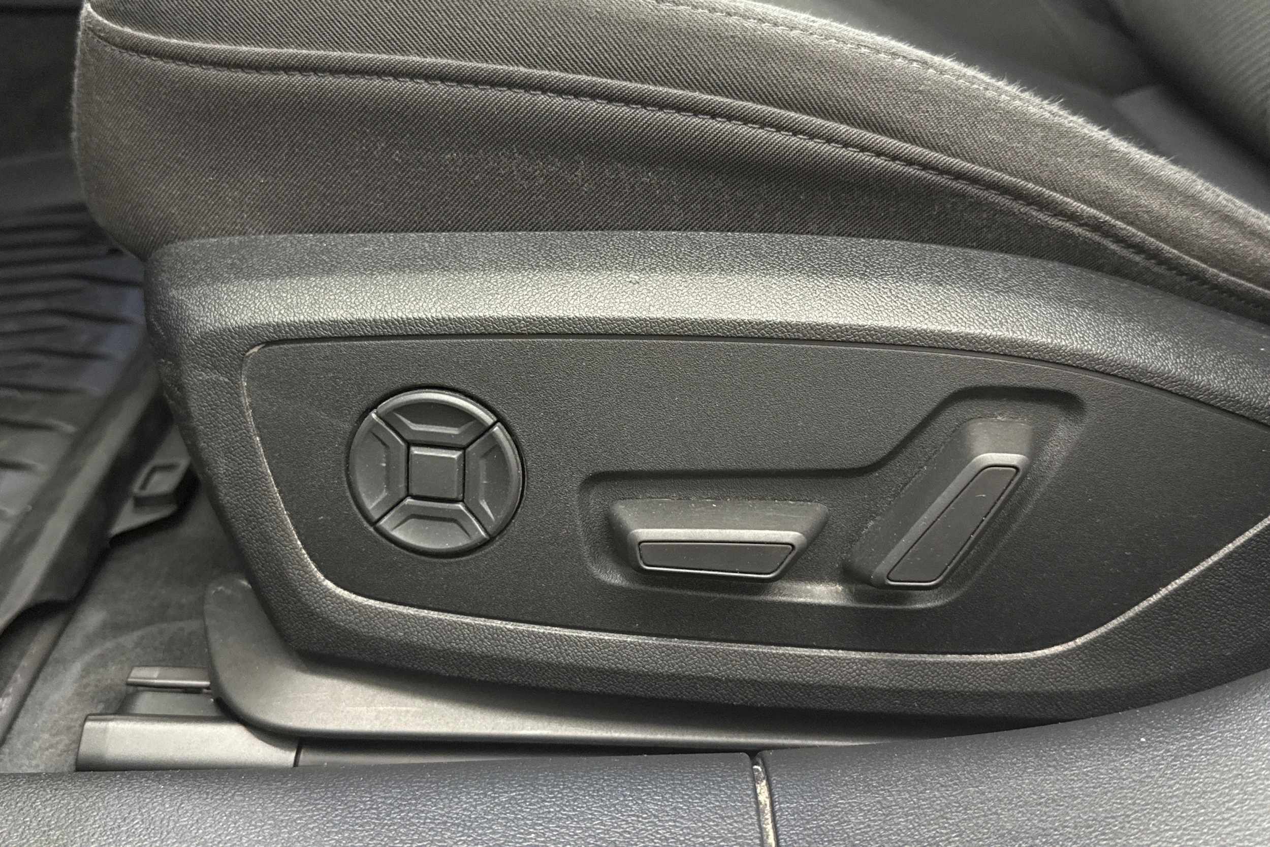 valkoinen Audi A6 2019 kuva 26.