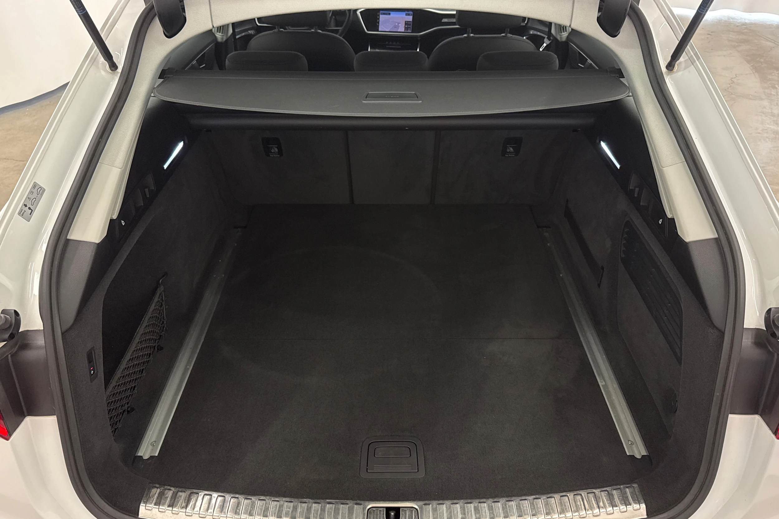 valkoinen Audi A6 2019 kuva 28.