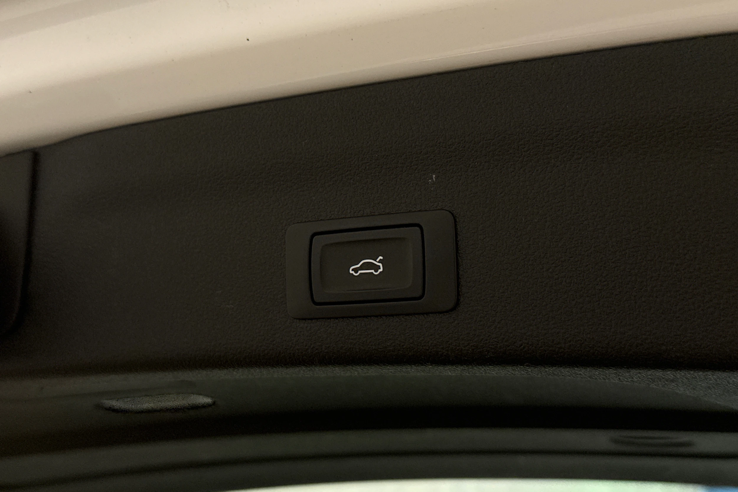 valkoinen Audi A6 2019 kuva 30.