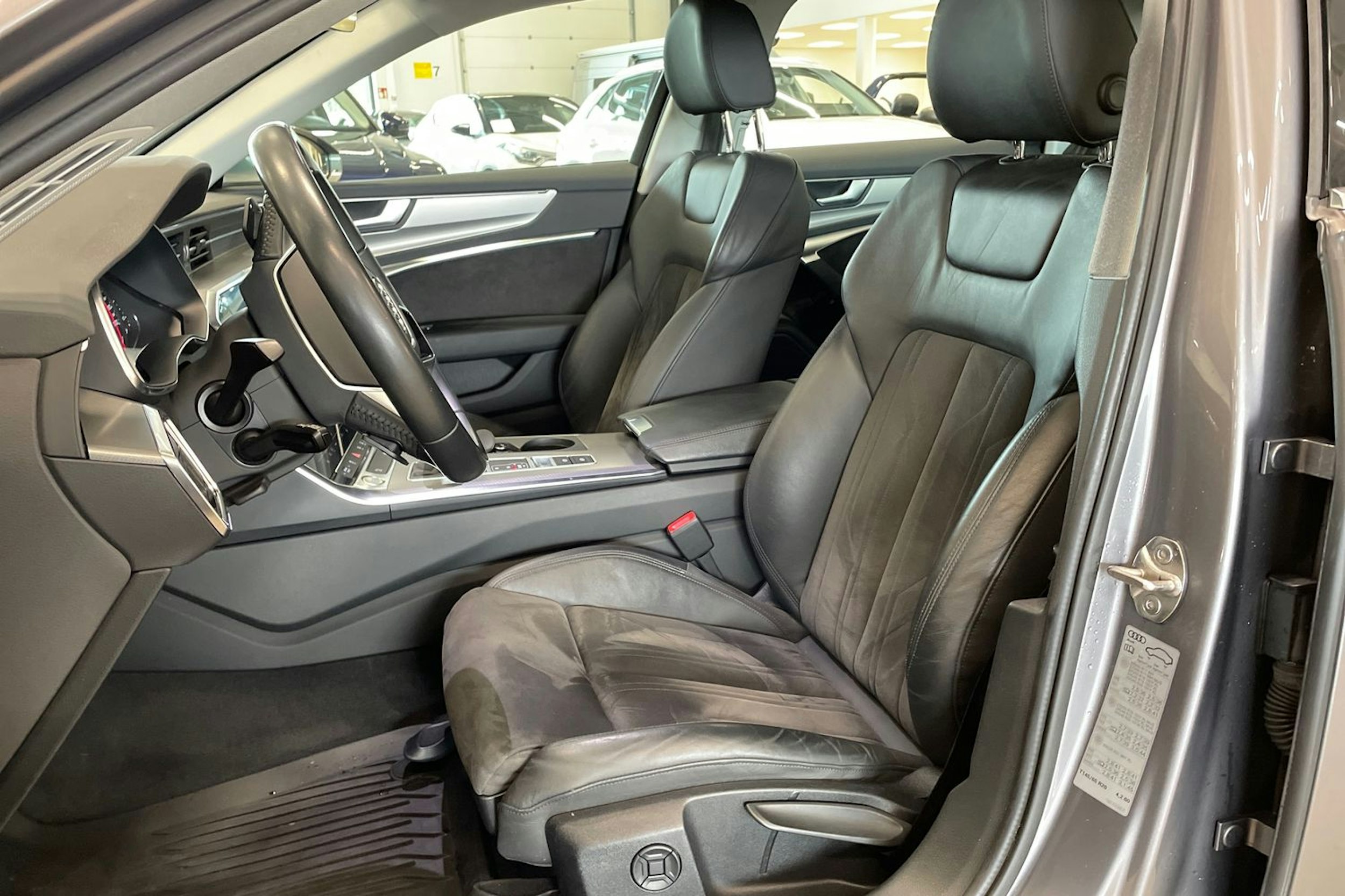 harmaa Audi A6 2019 kuva 11.