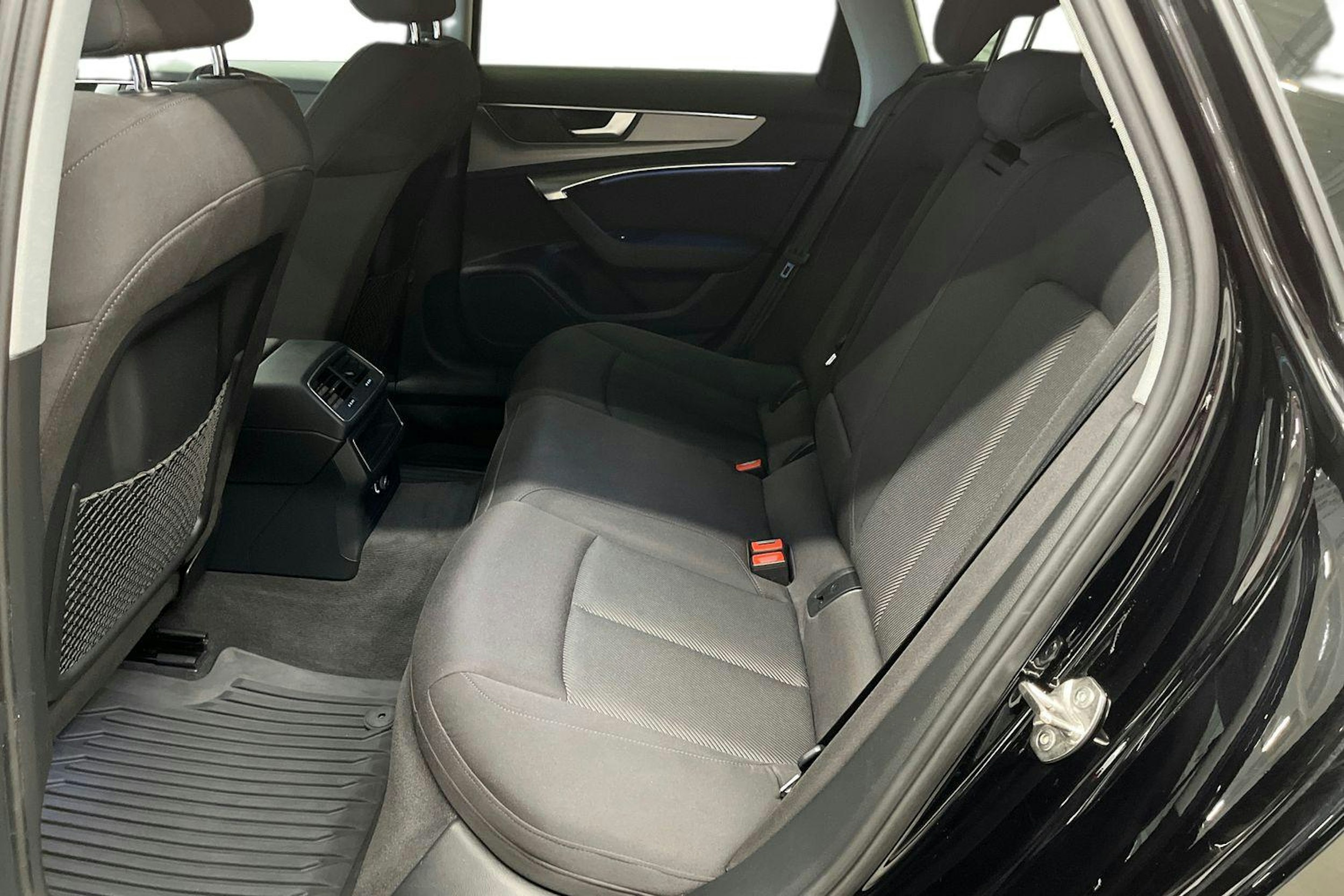 musta Audi A6 2019 kuva 10.