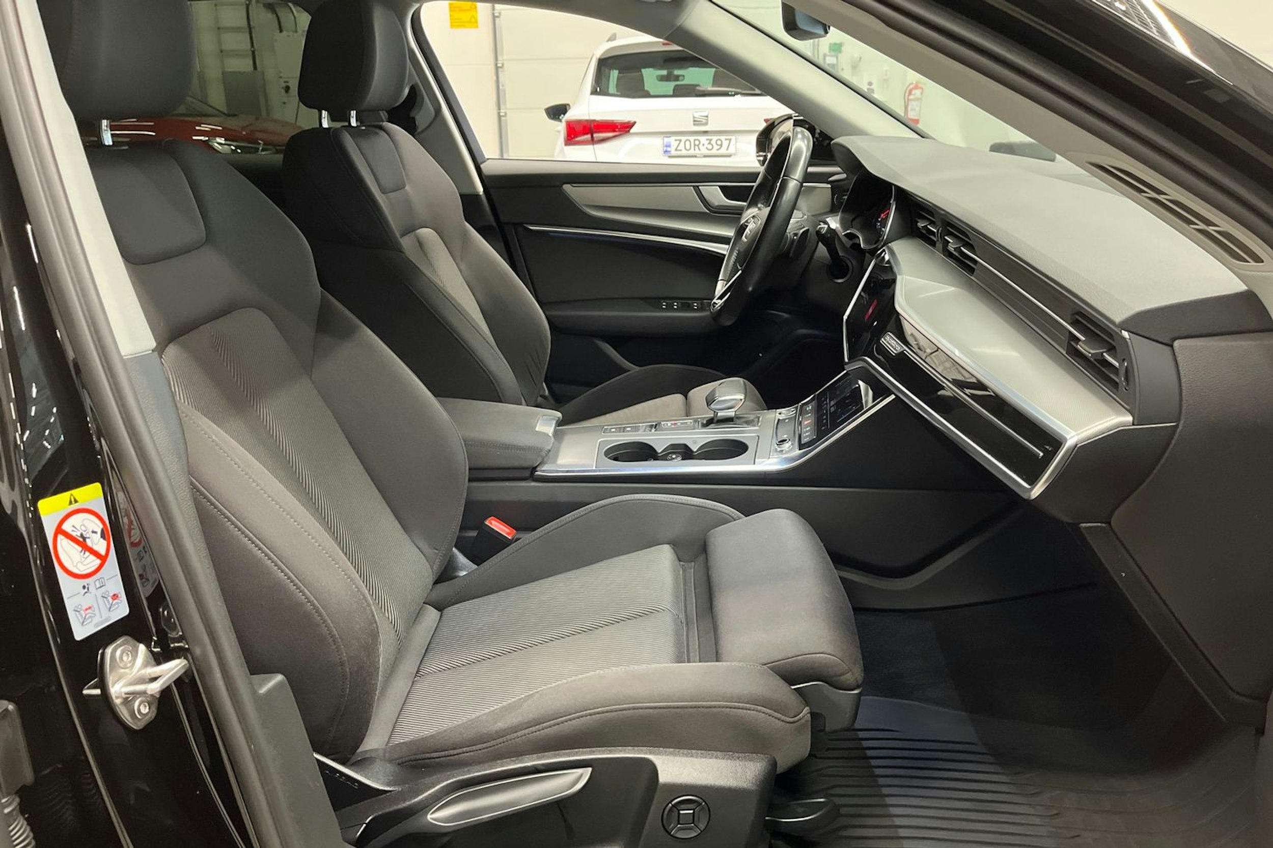 musta Audi A6 2019 kuva 15.