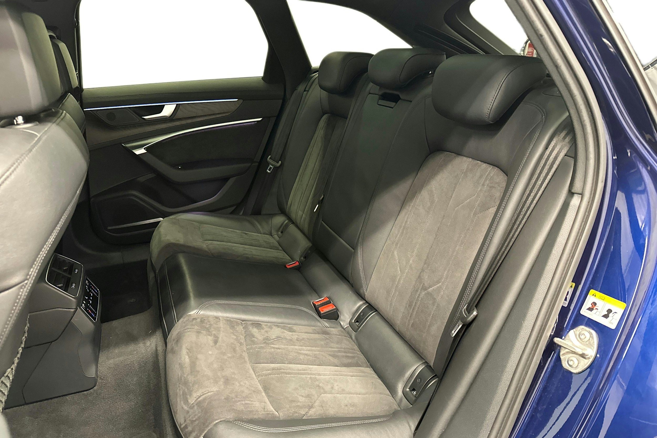 sininen Audi A6 2019 kuva 8.