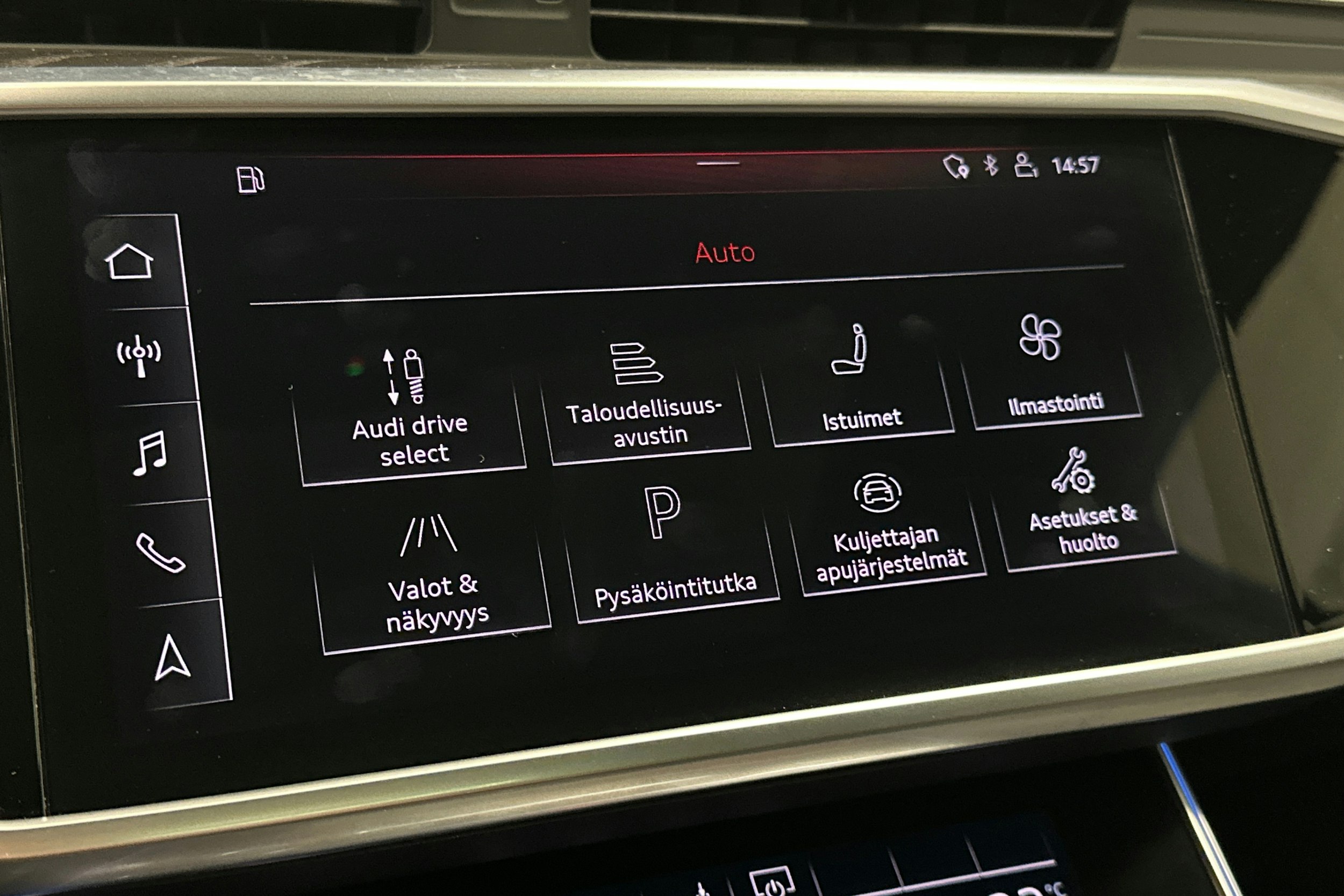 sininen Audi A6 2019 kuva 22.