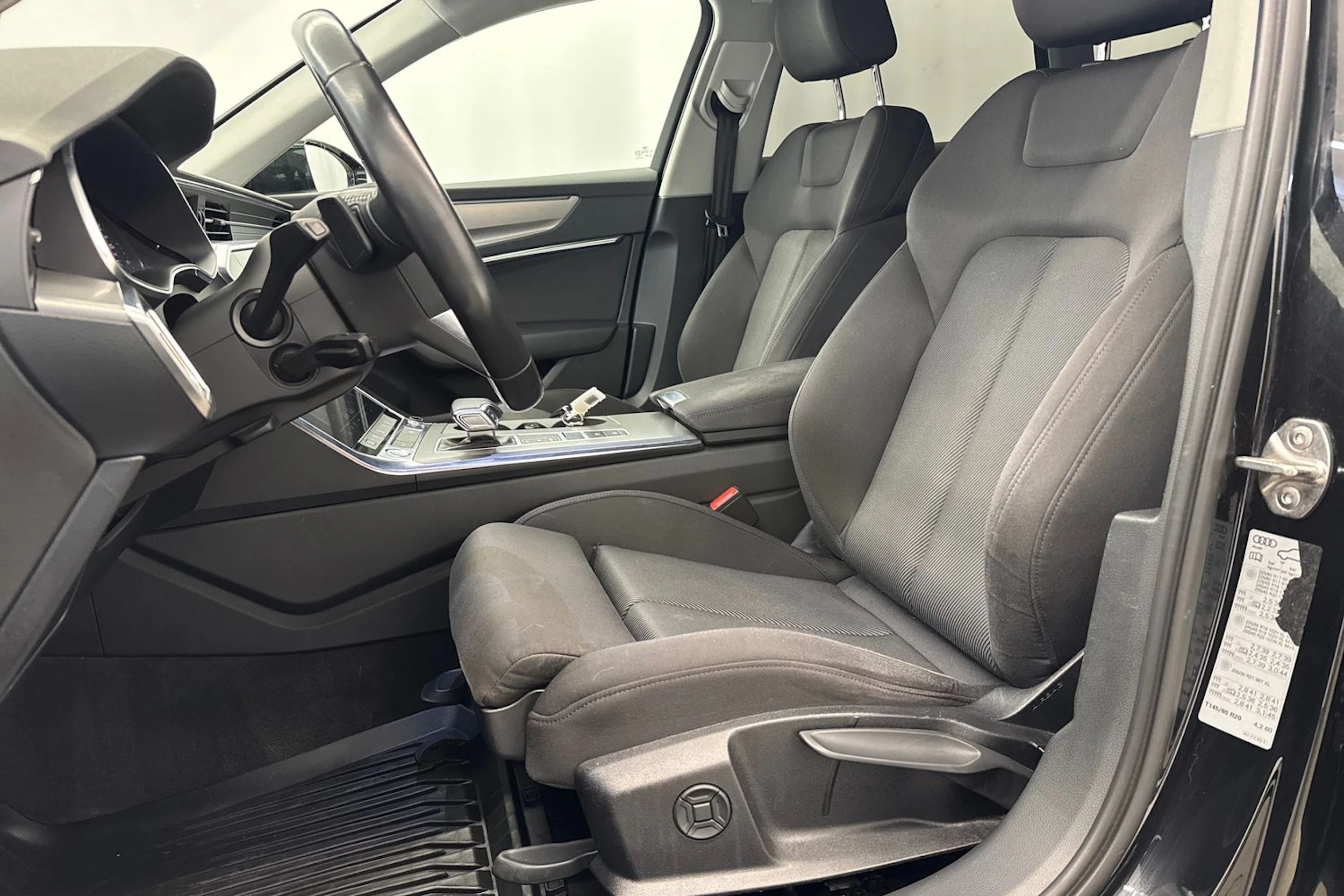 musta Audi A6 2019 kuva 16.