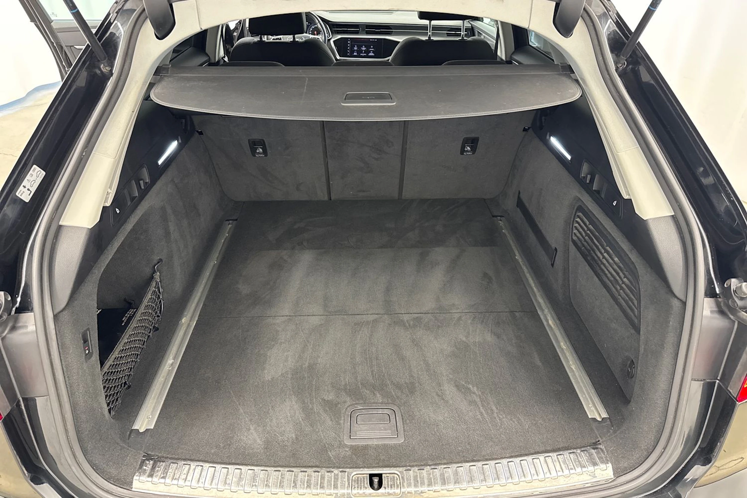musta Audi A6 2019 kuva 25.