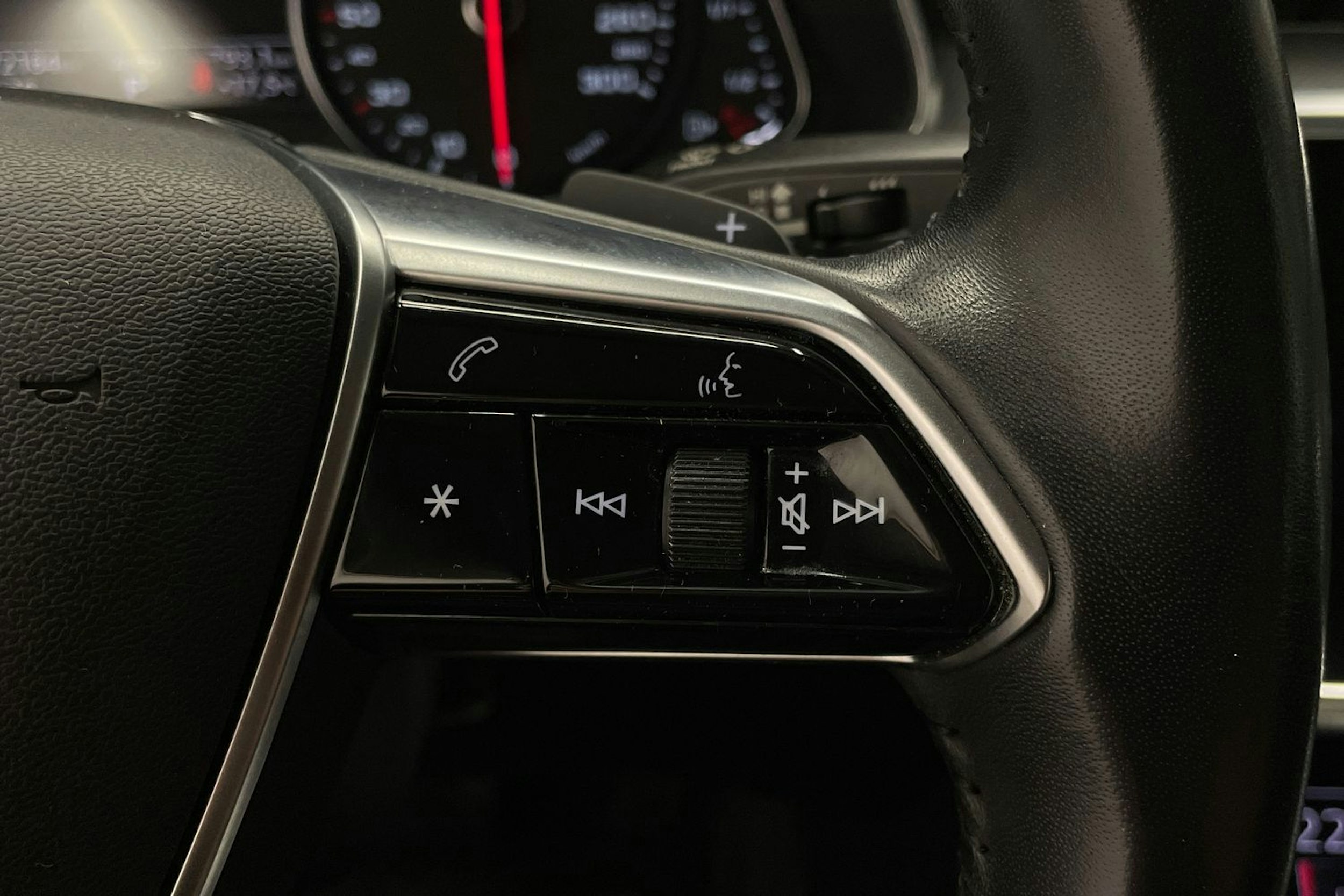 musta Audi A6 2019 kuva 18.