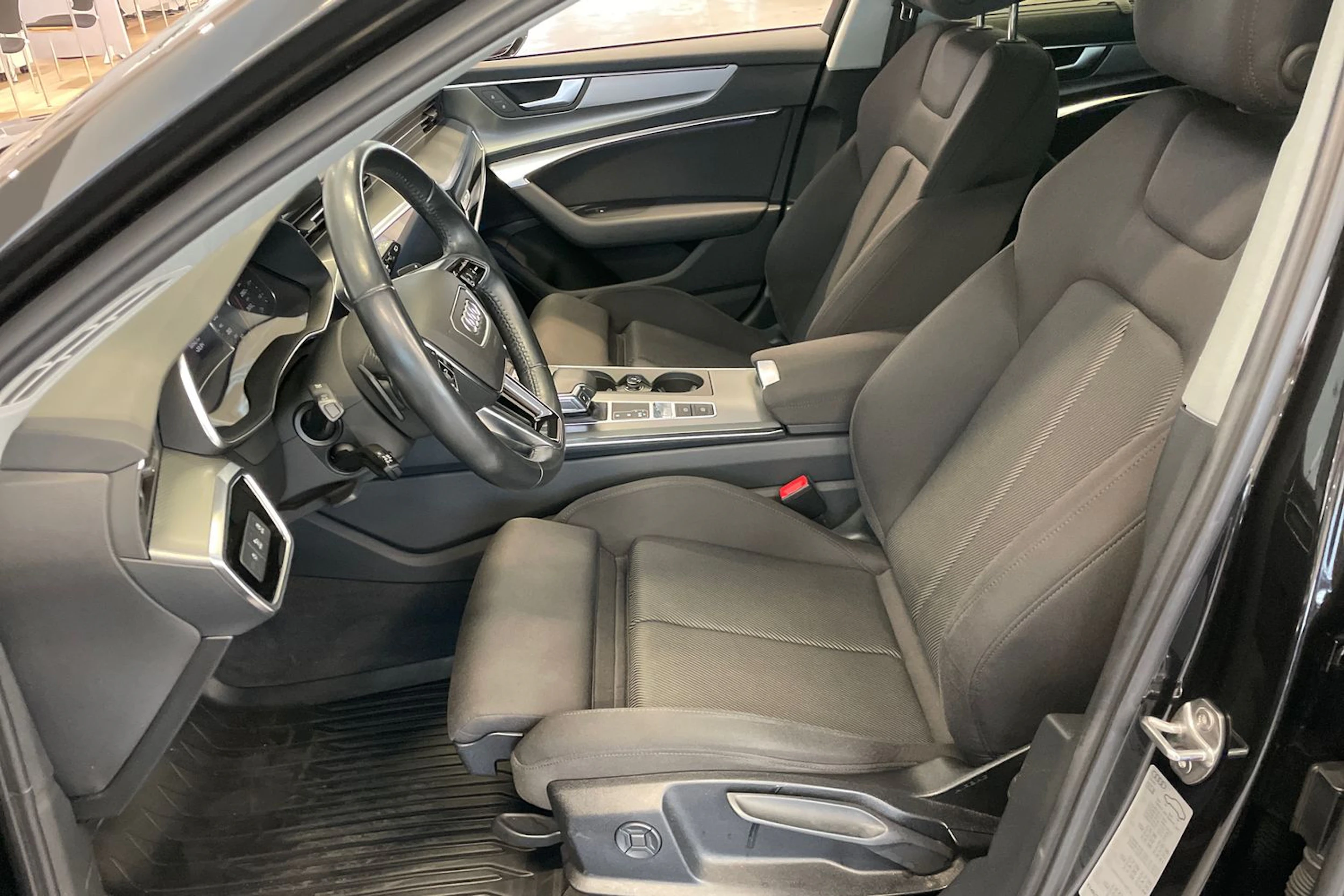 met. musta Audi A6 2019 kuva 12.