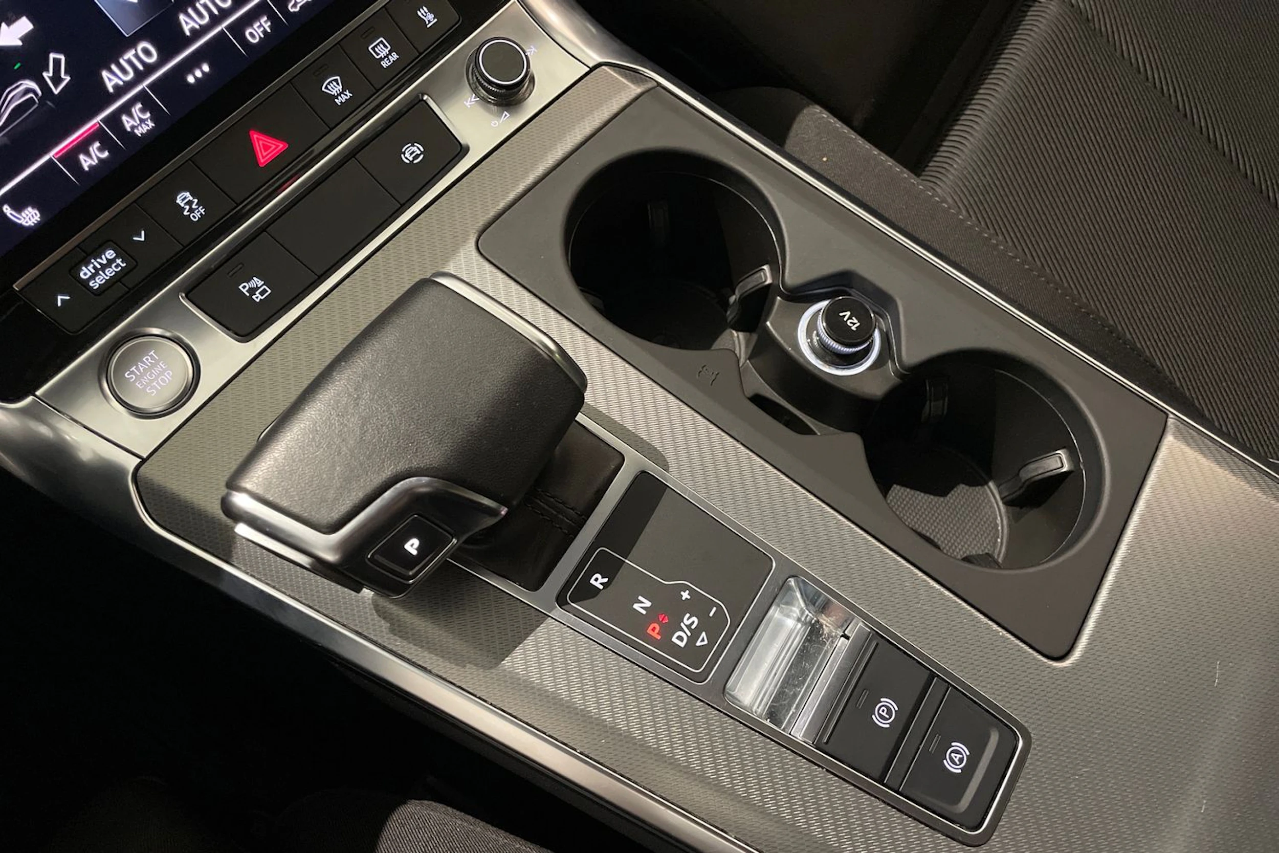 met. musta Audi A6 2019 kuva 22.