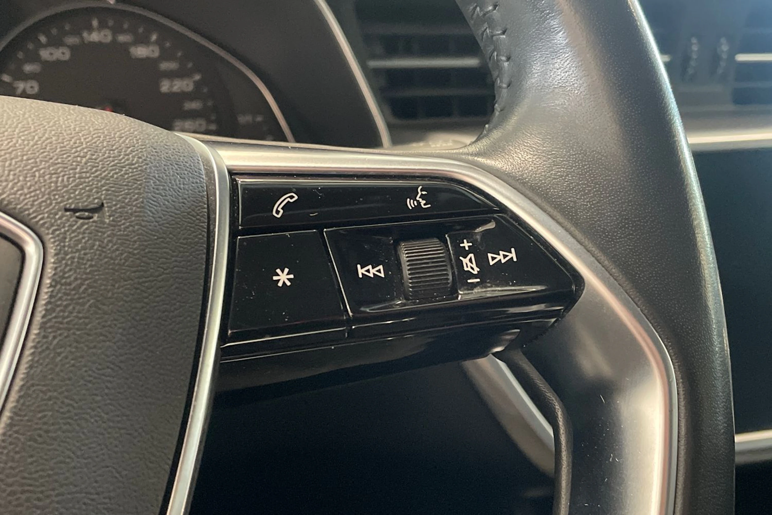 musta Audi A6 2019 kuva 16.