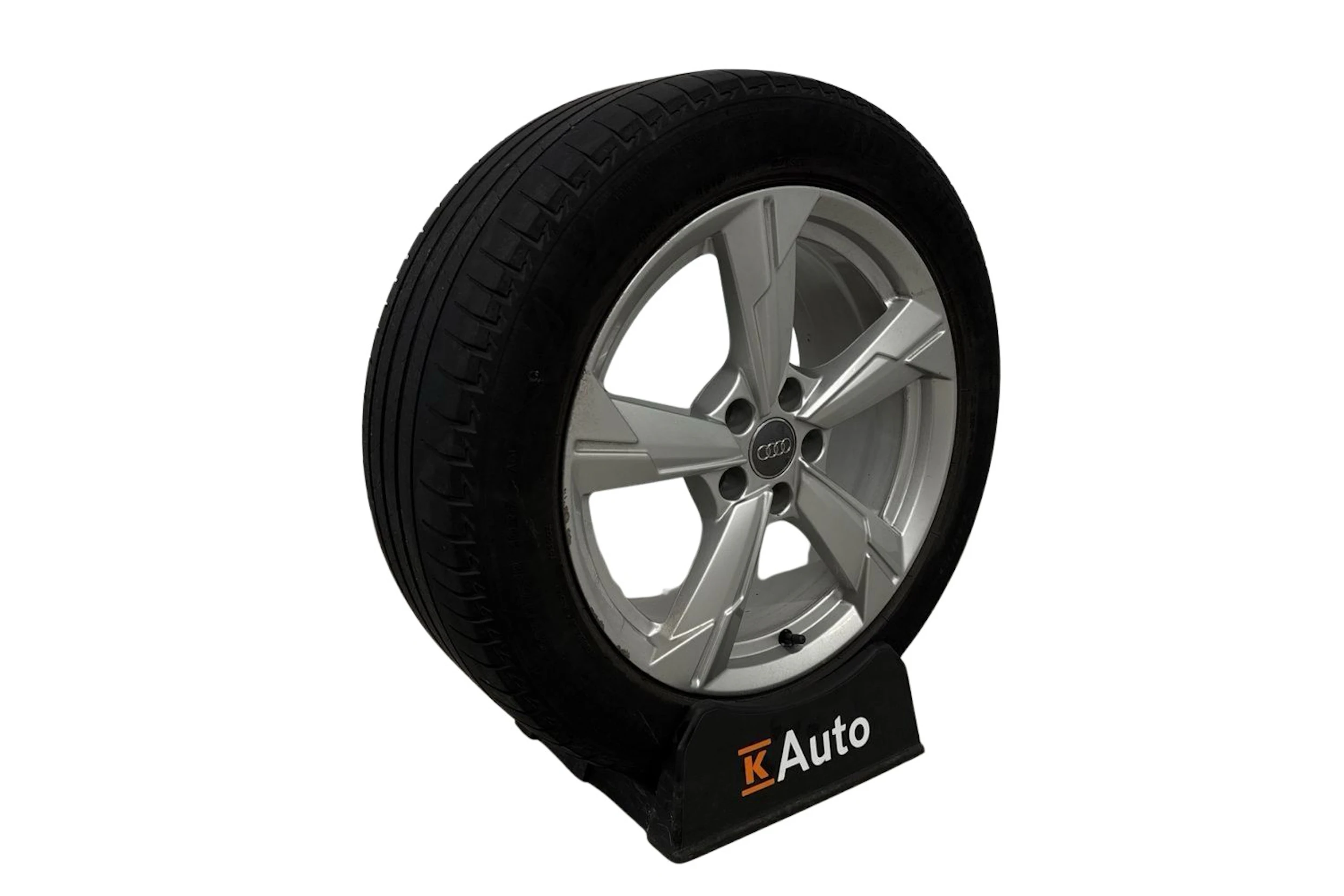 musta Audi A6 2020 kuva 8.