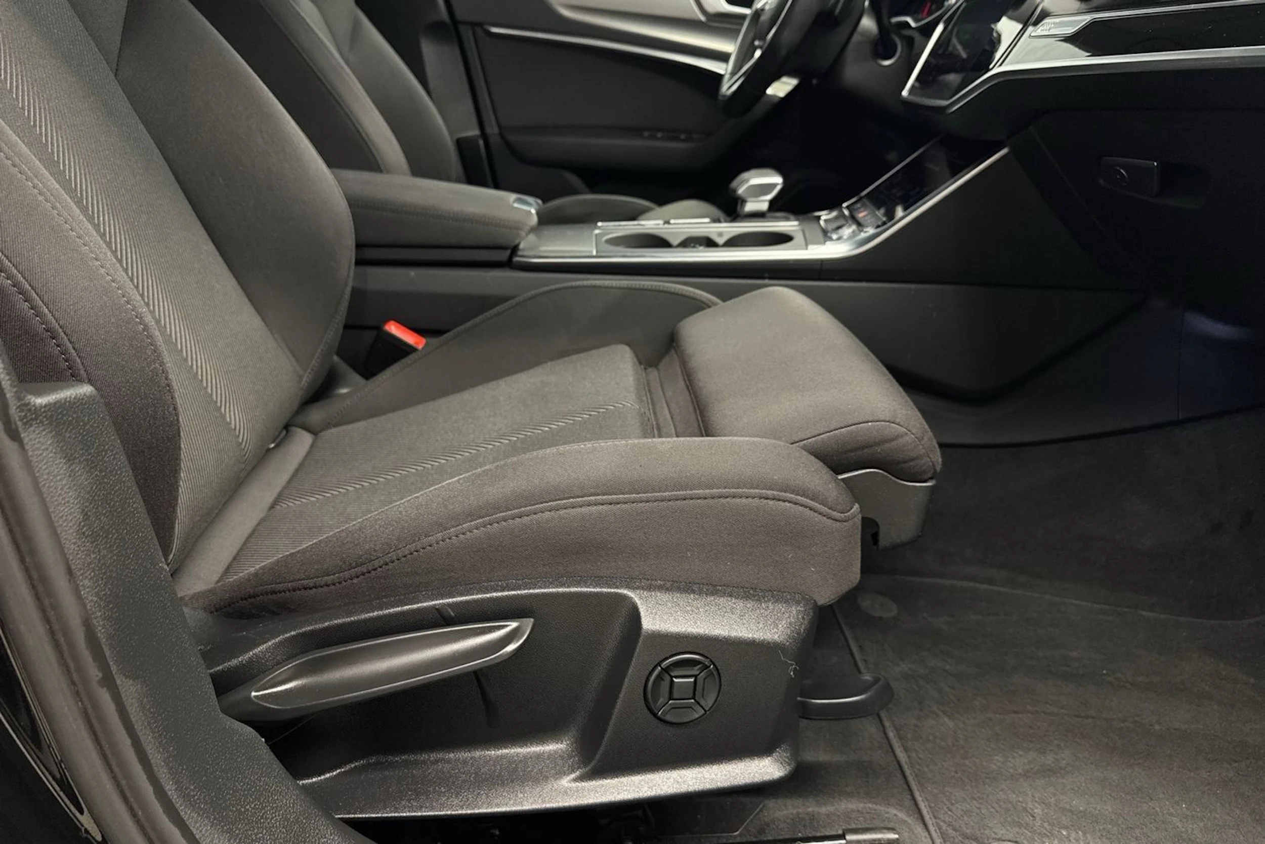 musta Audi A6 2020 kuva 11.
