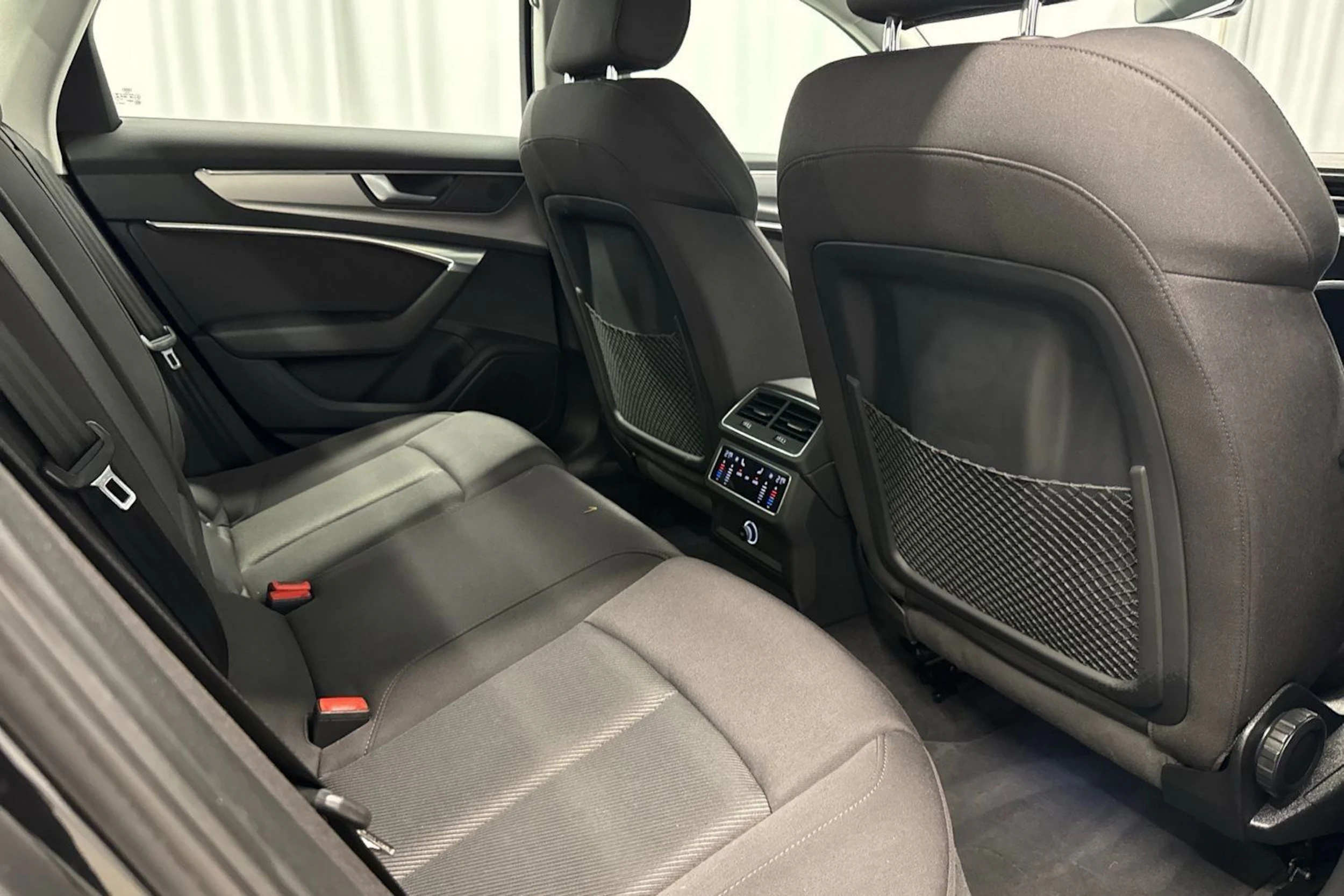 musta Audi A6 2020 kuva 14.
