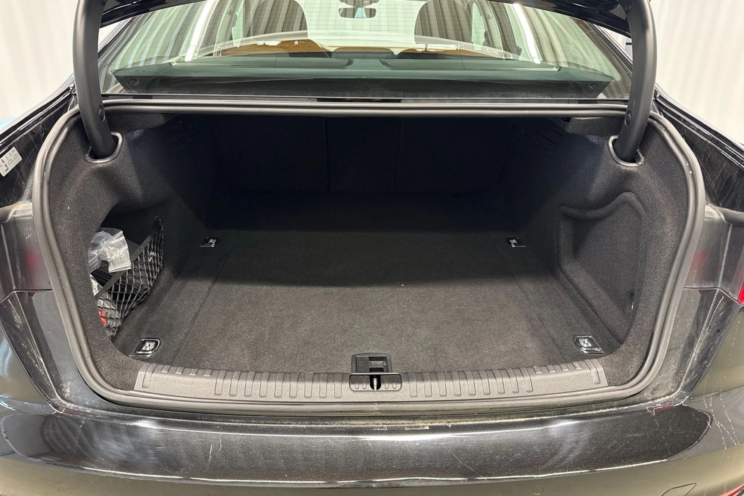 musta Audi A6 2020 kuva 15.