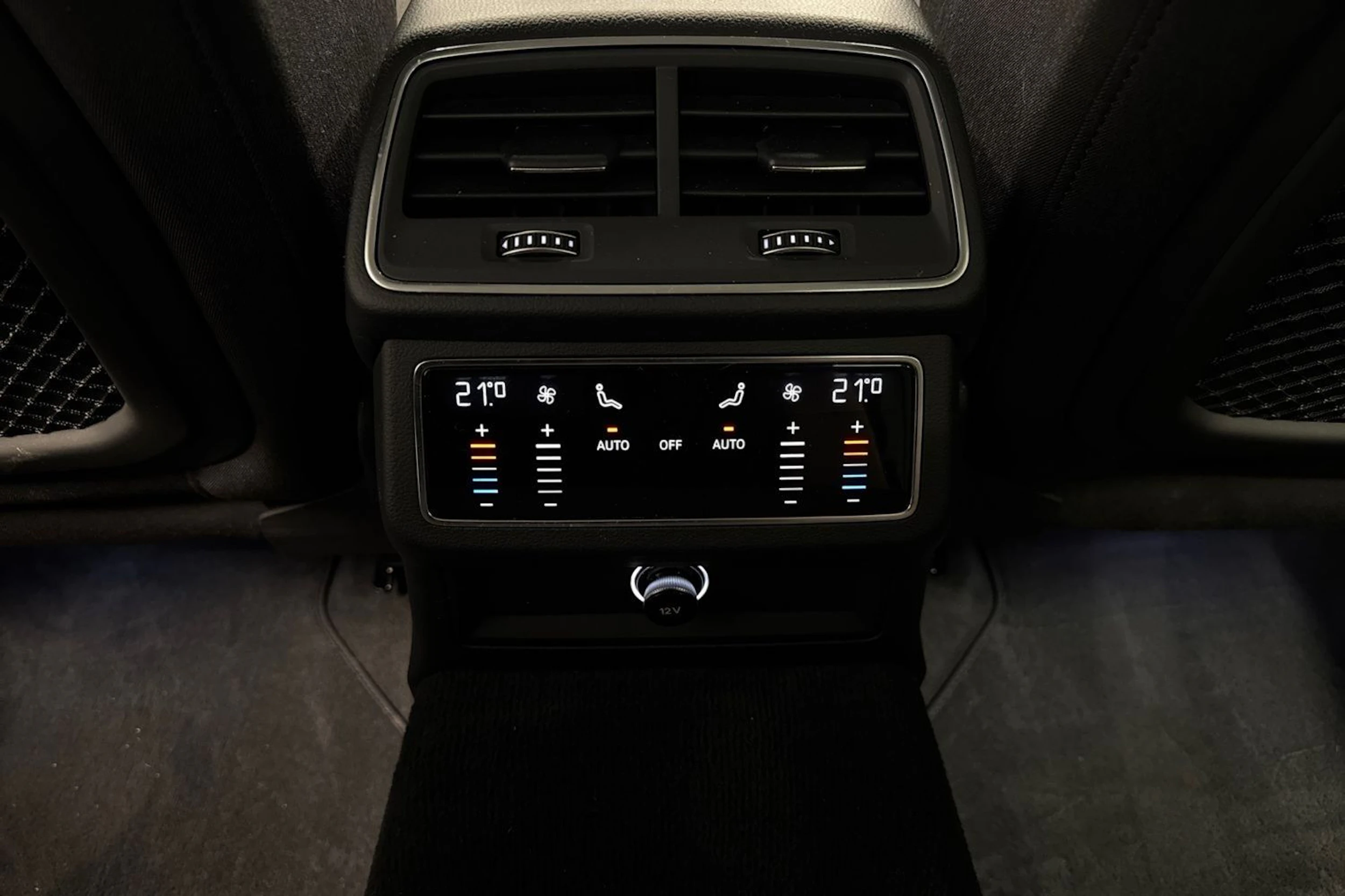 musta Audi A6 2020 kuva 16.