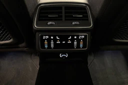 musta Audi A6 2020 kuva 16.