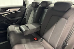 musta Audi A6 2020 kuva 17.