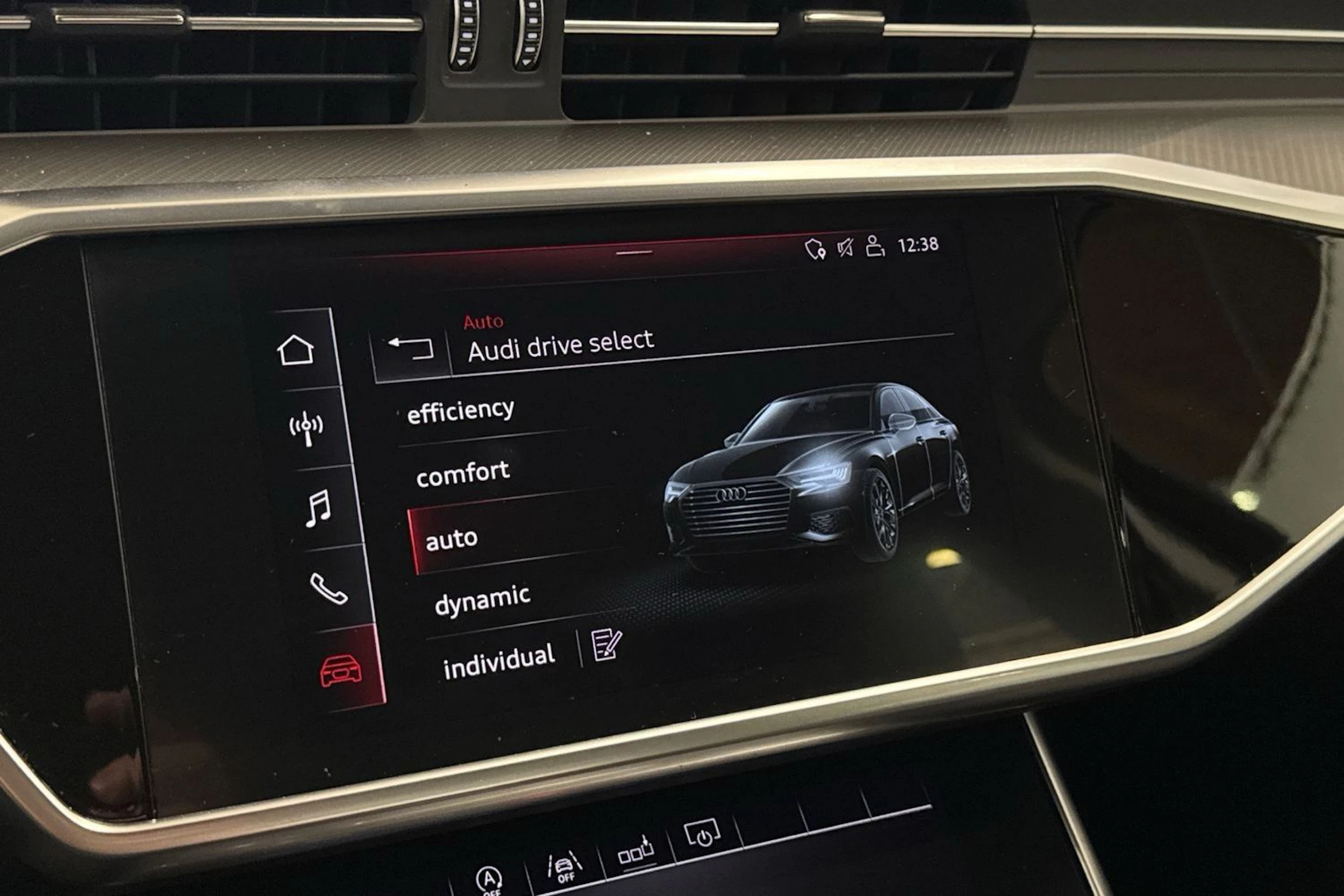 musta Audi A6 2020 kuva 25.