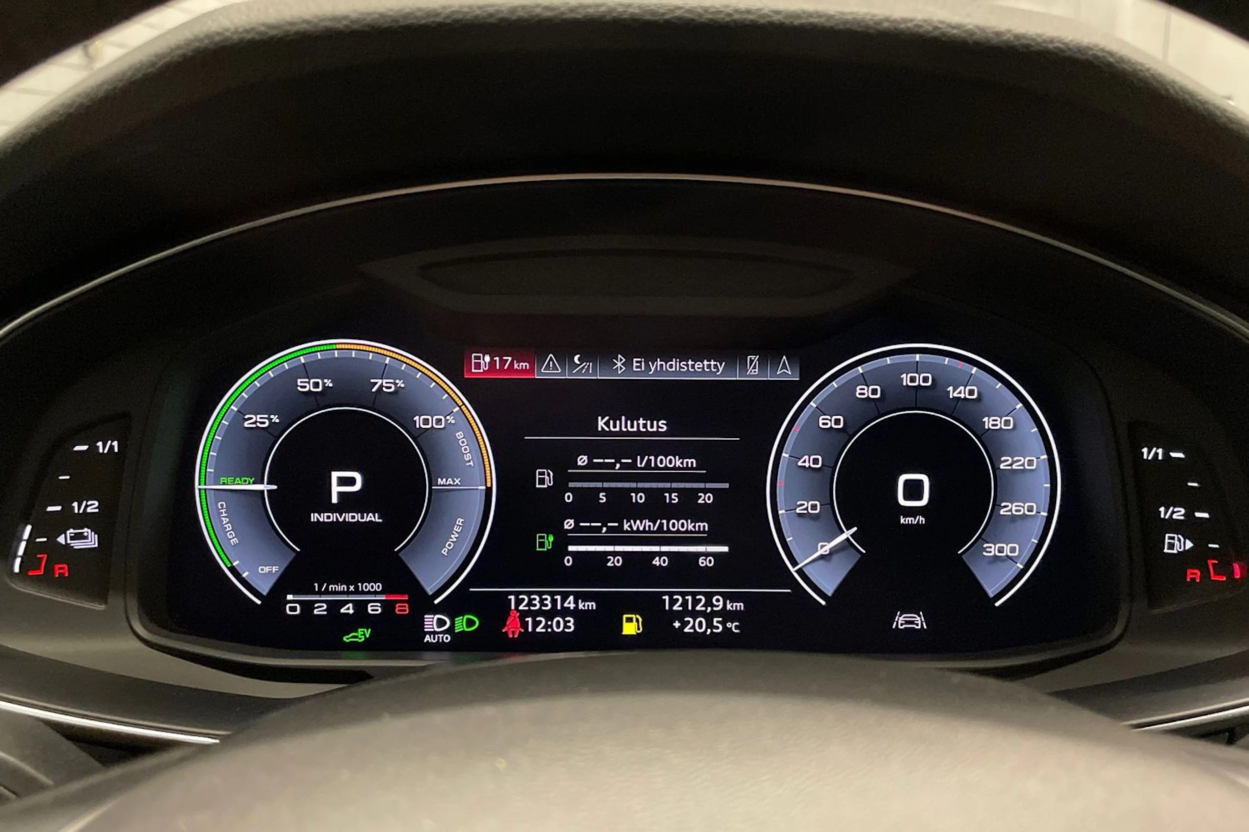 musta Audi A6 2020 kuva 15.