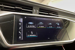 musta Audi A6 2020 kuva 17.