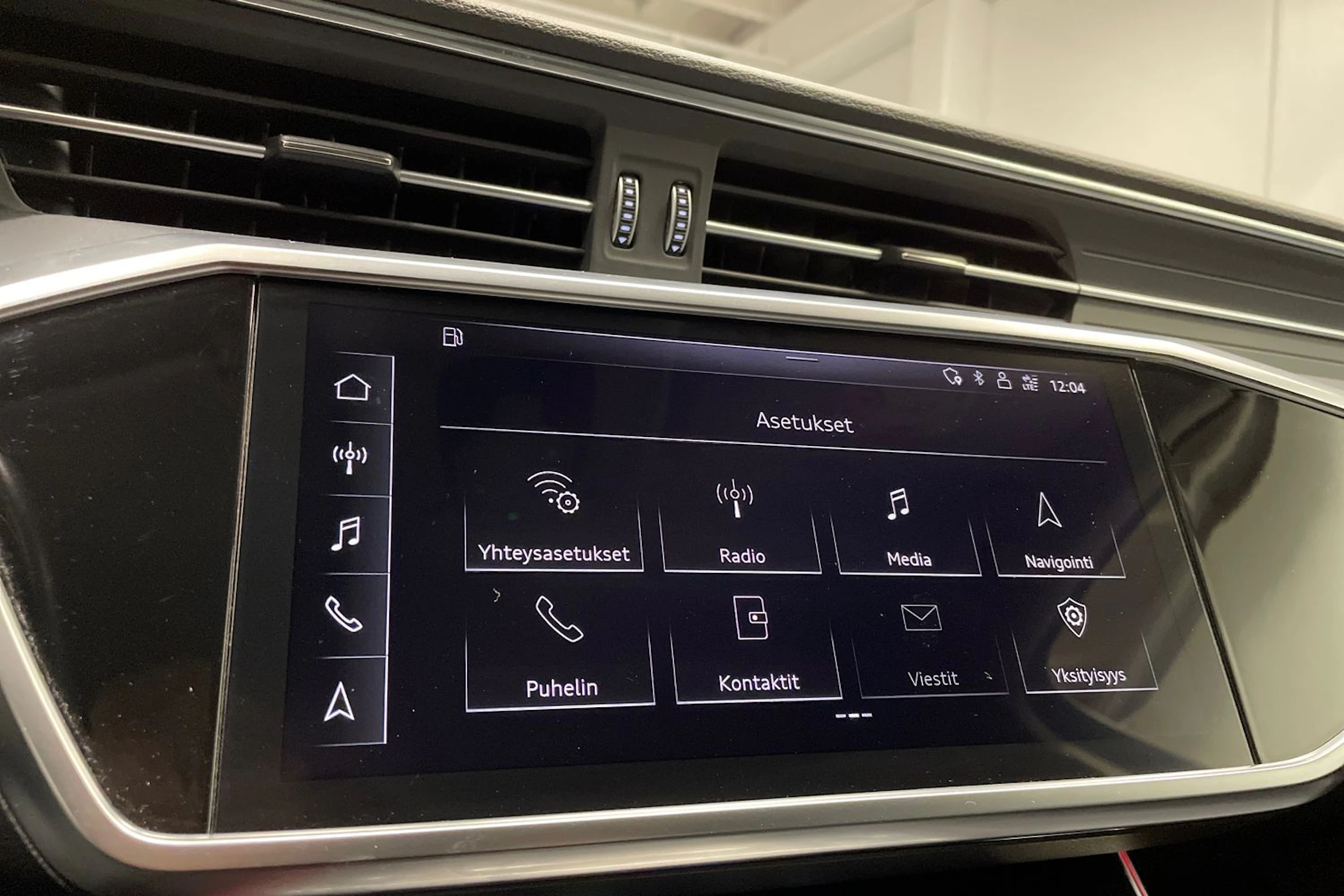 musta Audi A6 2020 kuva 19.