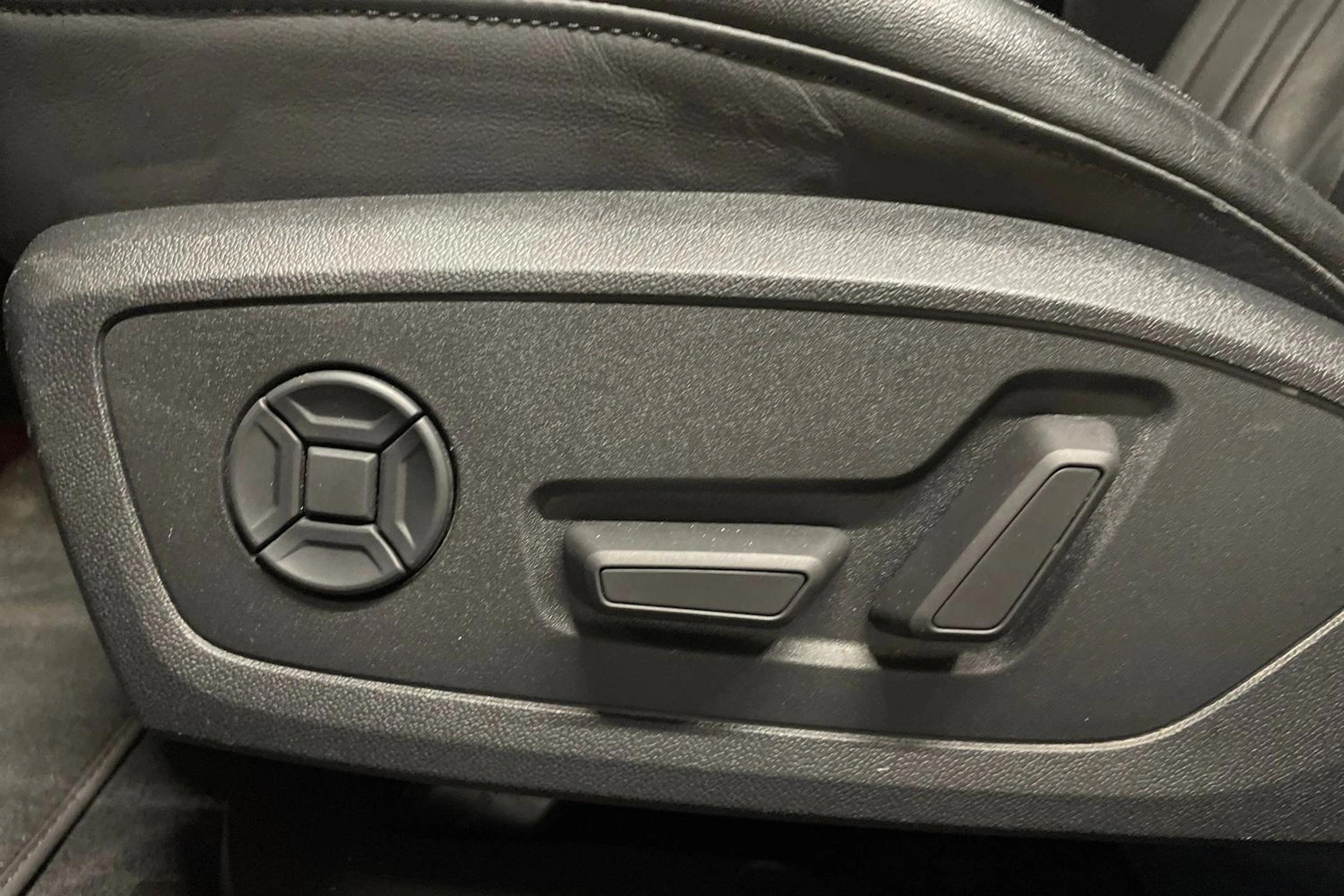 musta Audi A6 2020 kuva 29.