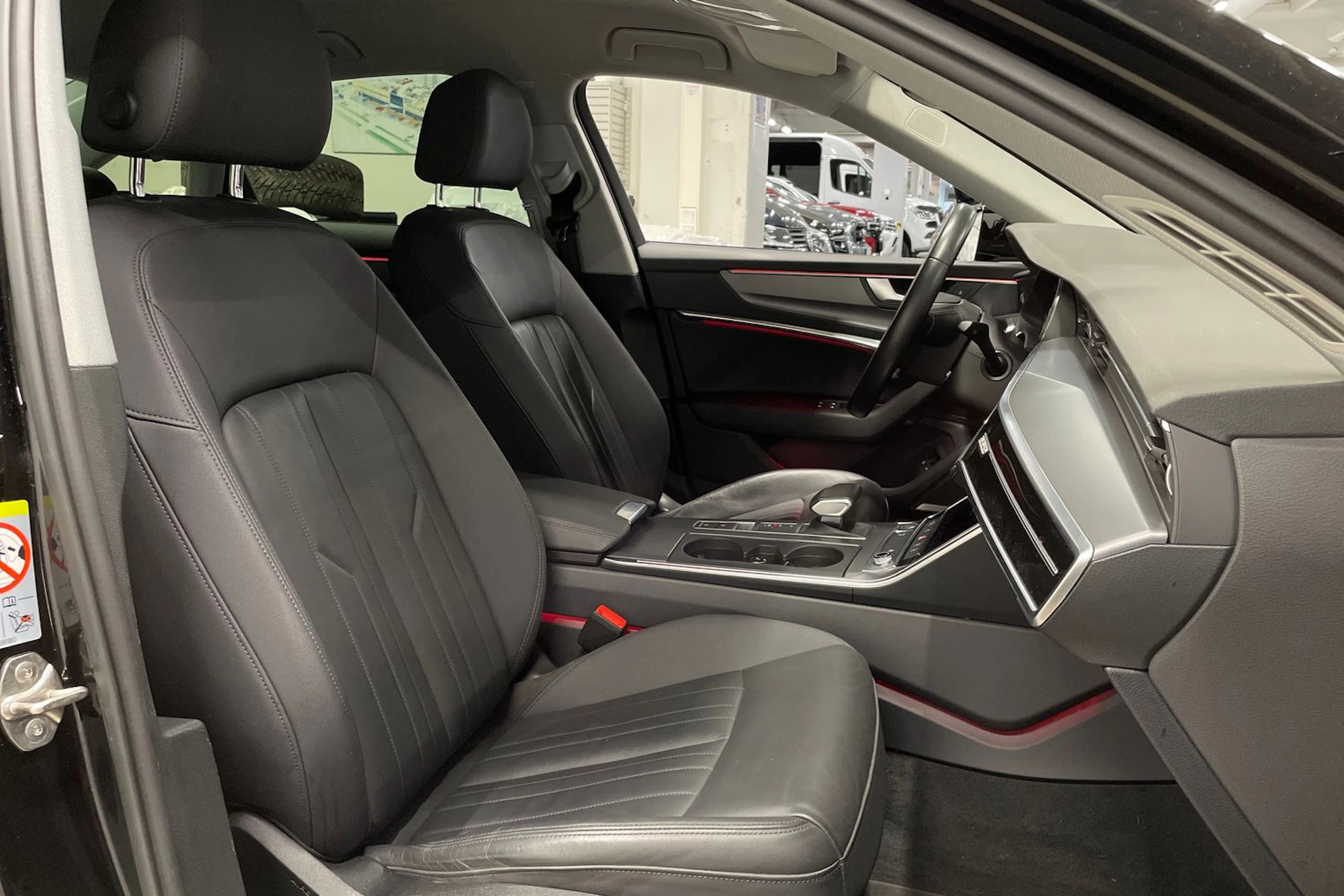musta Audi A6 2020 kuva 31.