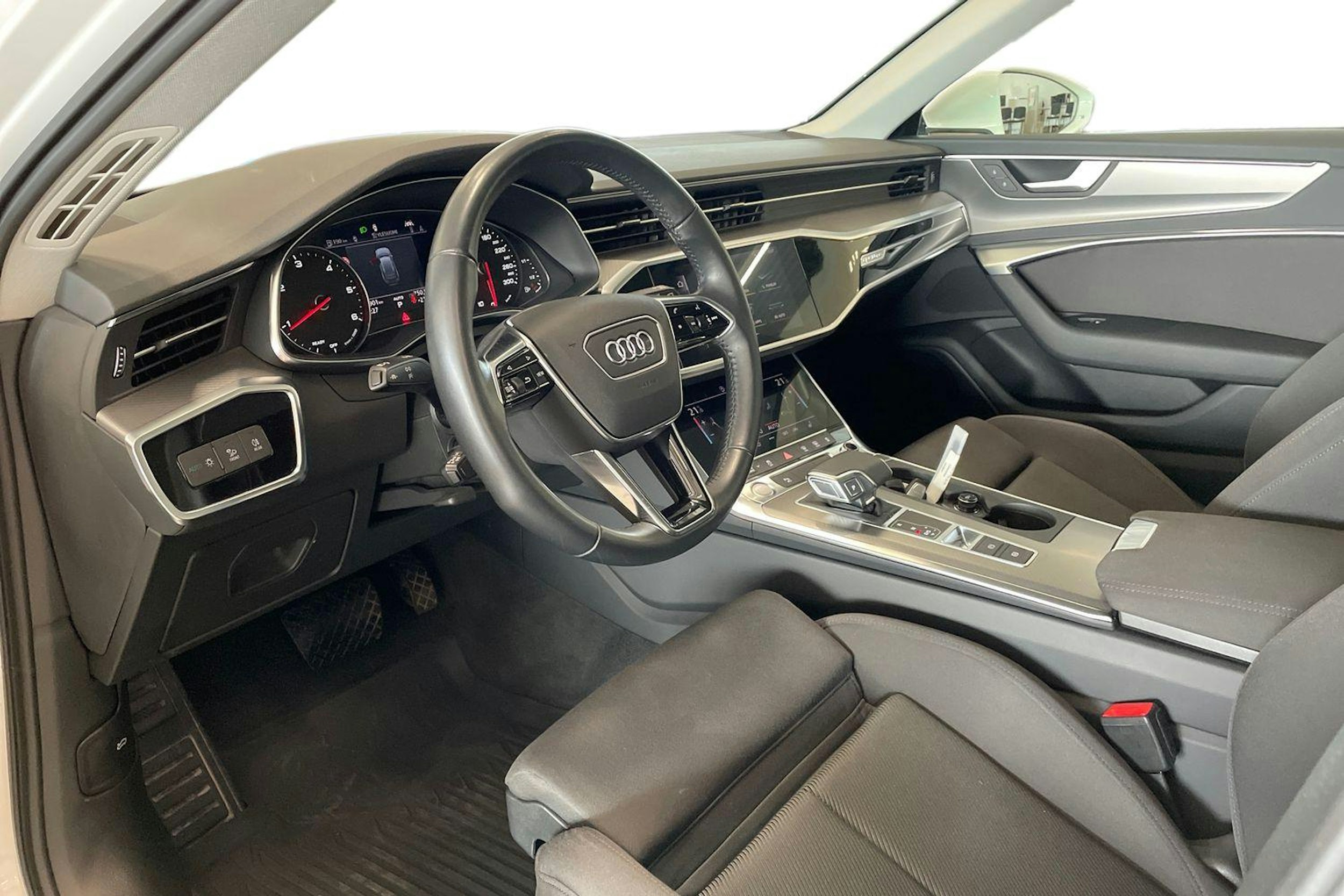 valkoinen Audi A6 2020 kuva 7.