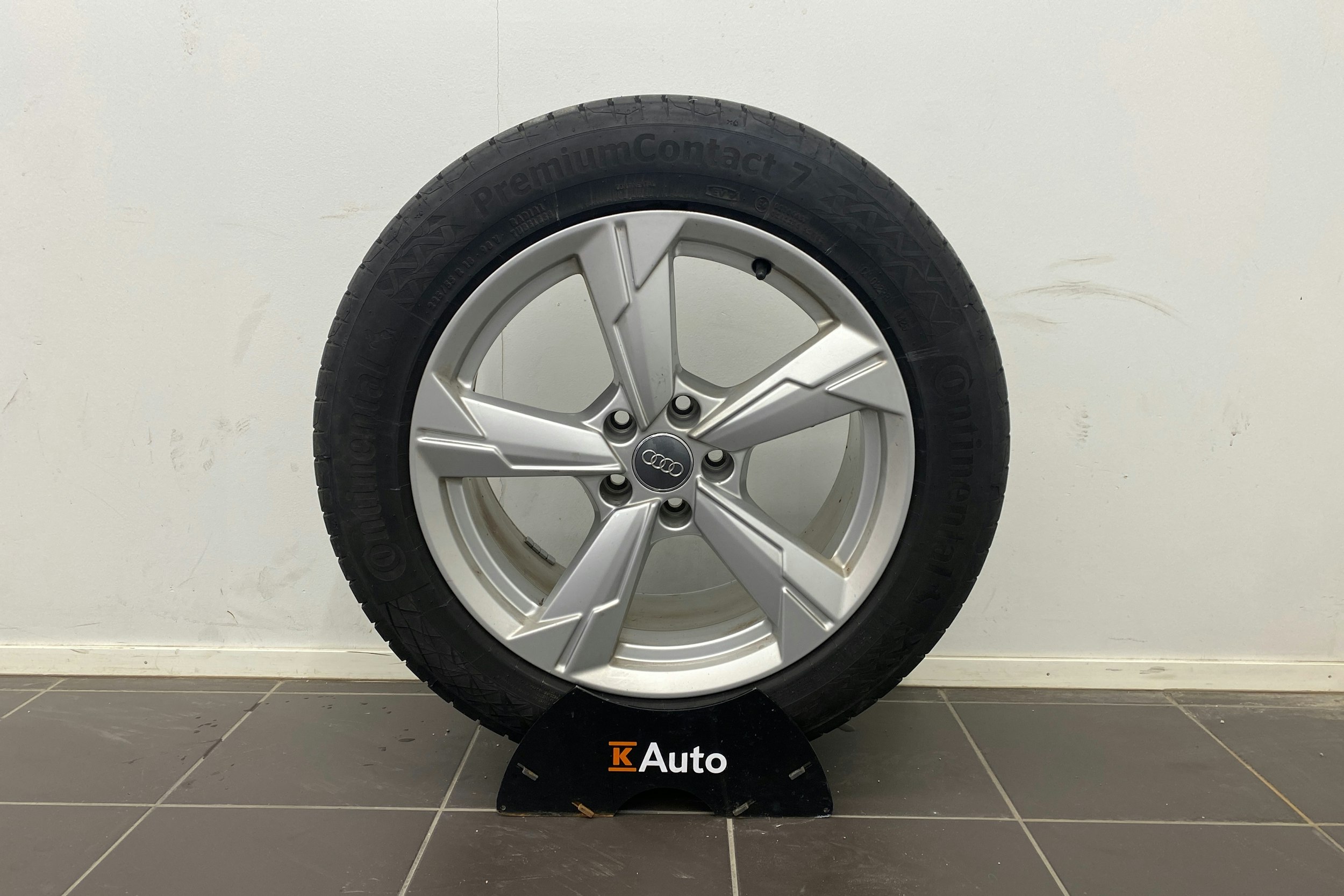 harmaa Audi A6 2020 kuva 16.