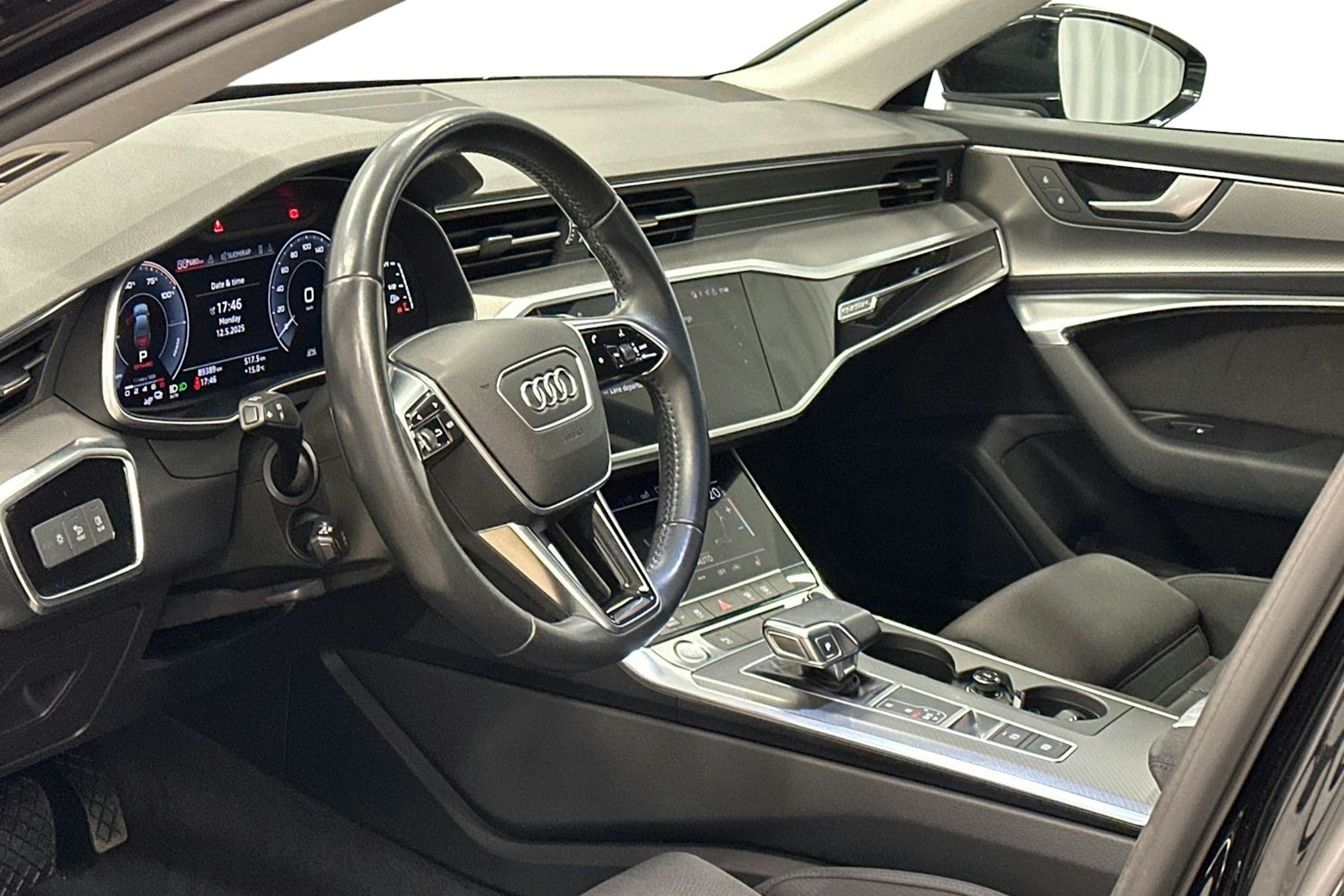 musta Audi A6 2020 kuva 7.