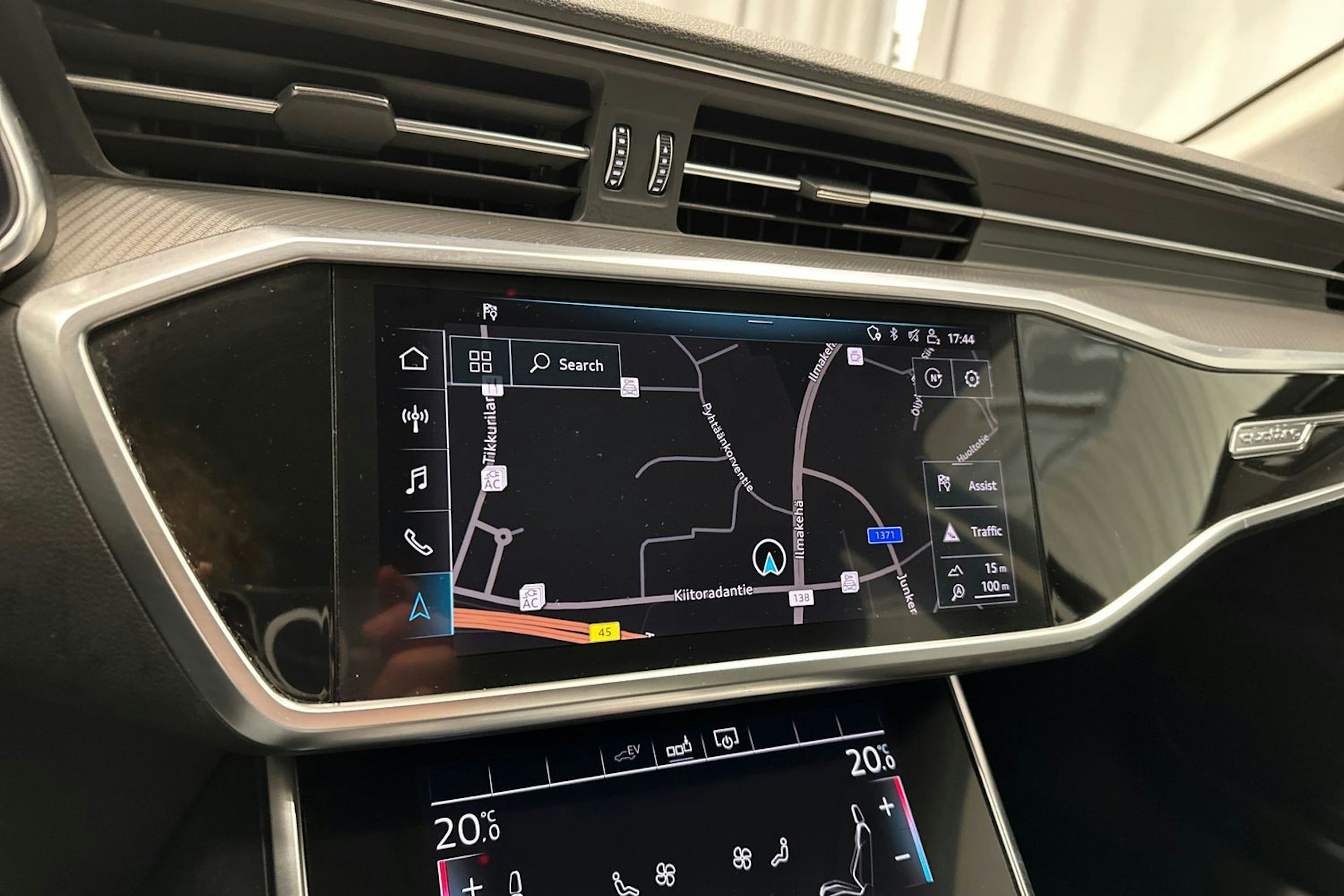 musta Audi A6 2020 kuva 23.
