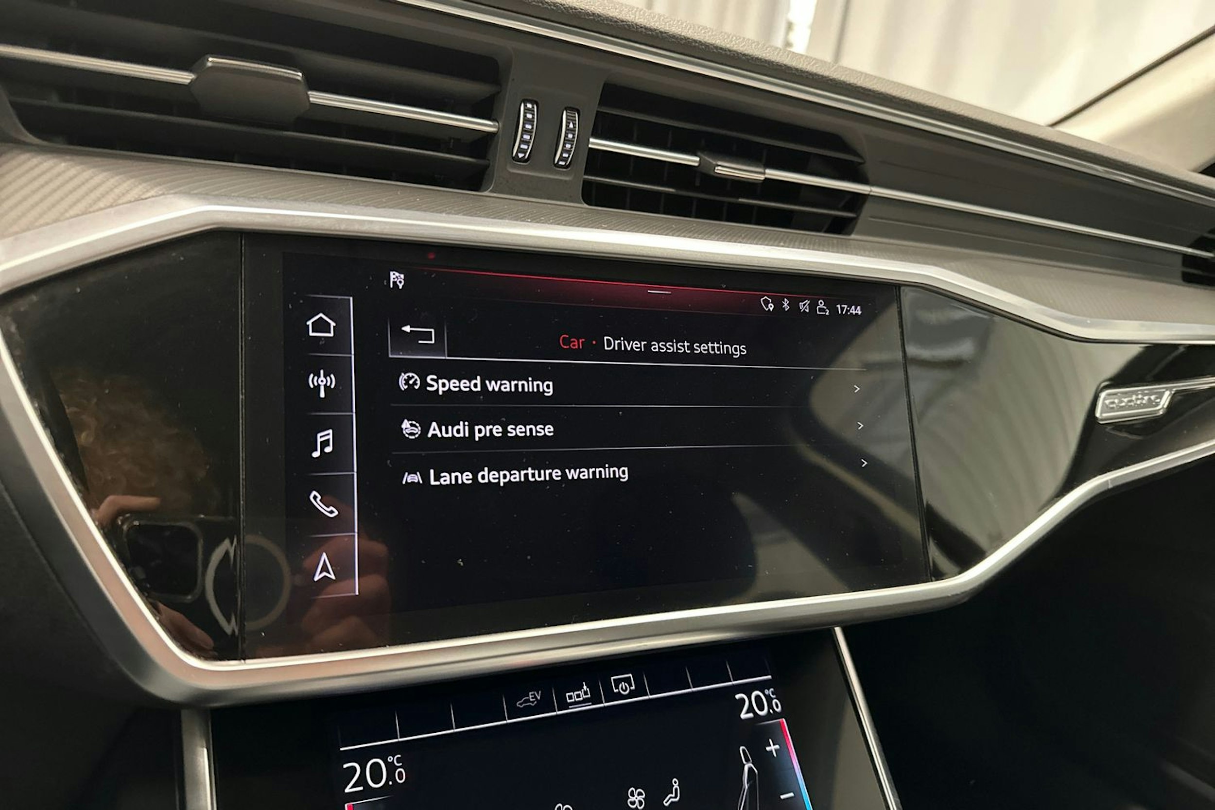 musta Audi A6 2020 kuva 26.