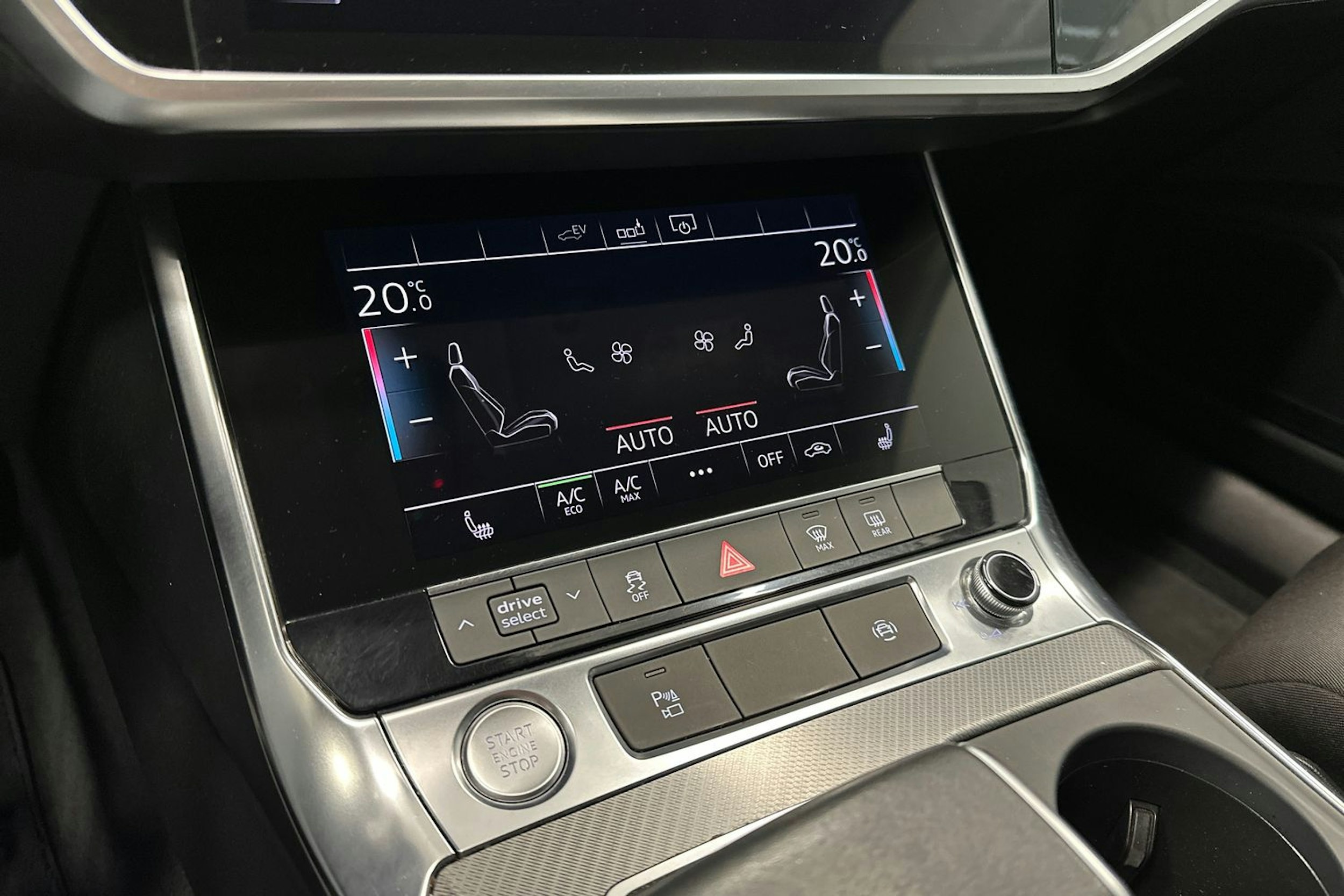 musta Audi A6 2020 kuva 27.