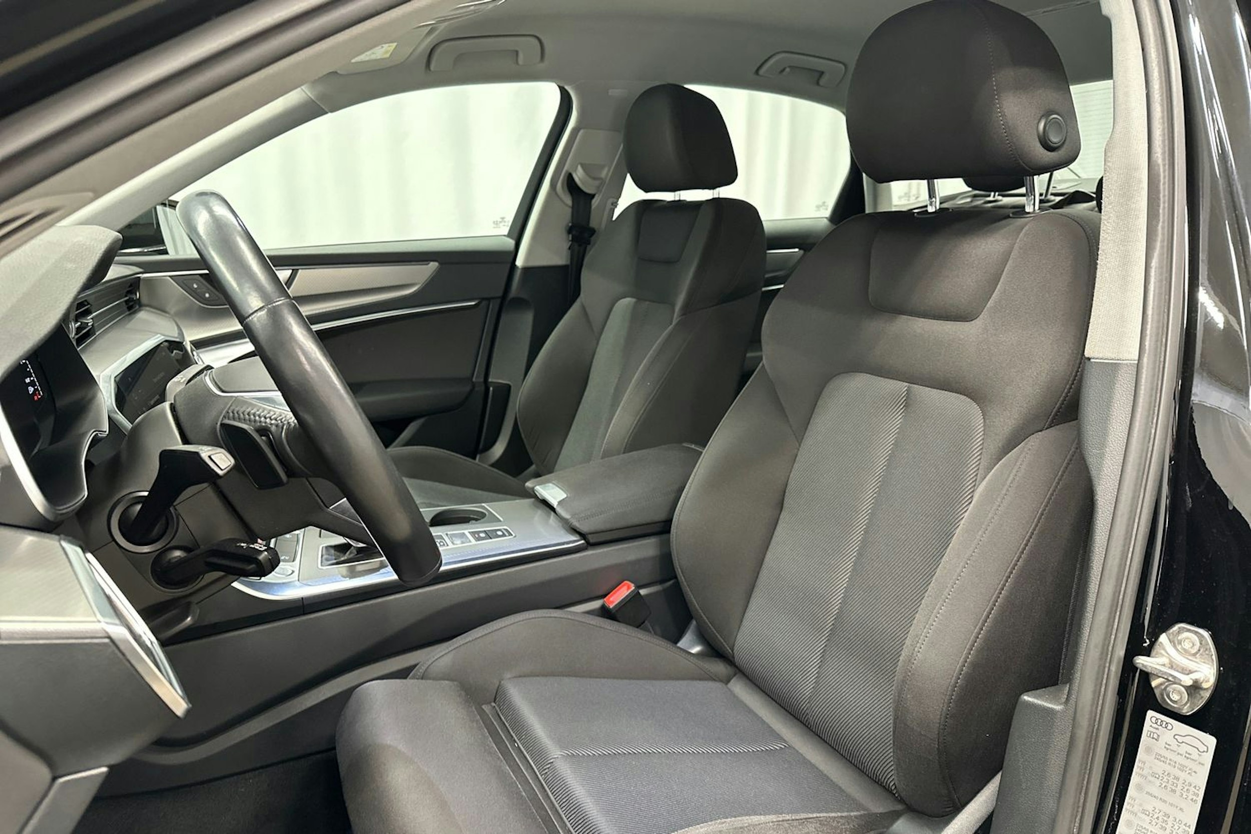 musta Audi A6 2020 kuva 29.