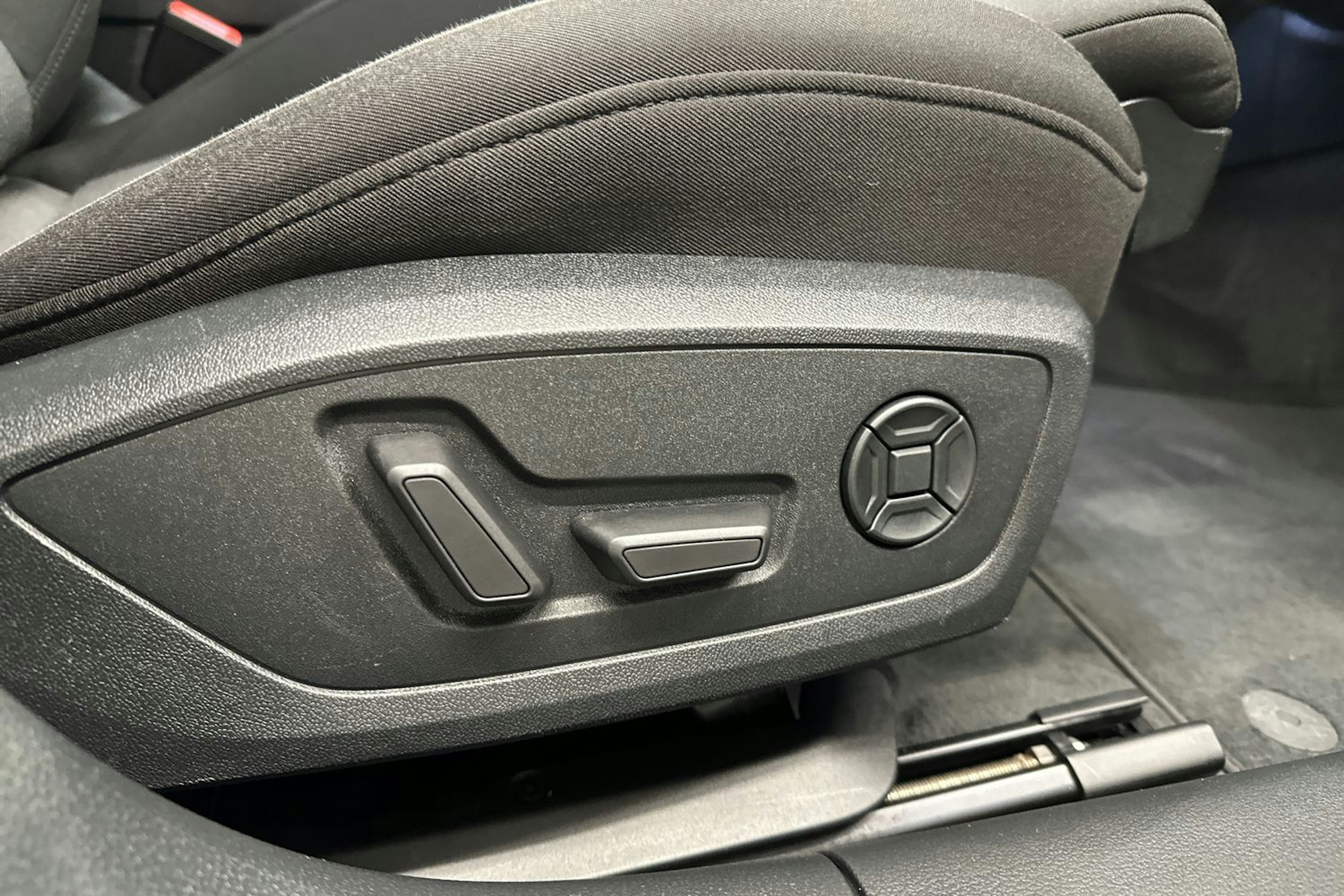 musta Audi A6 2020 kuva 32.