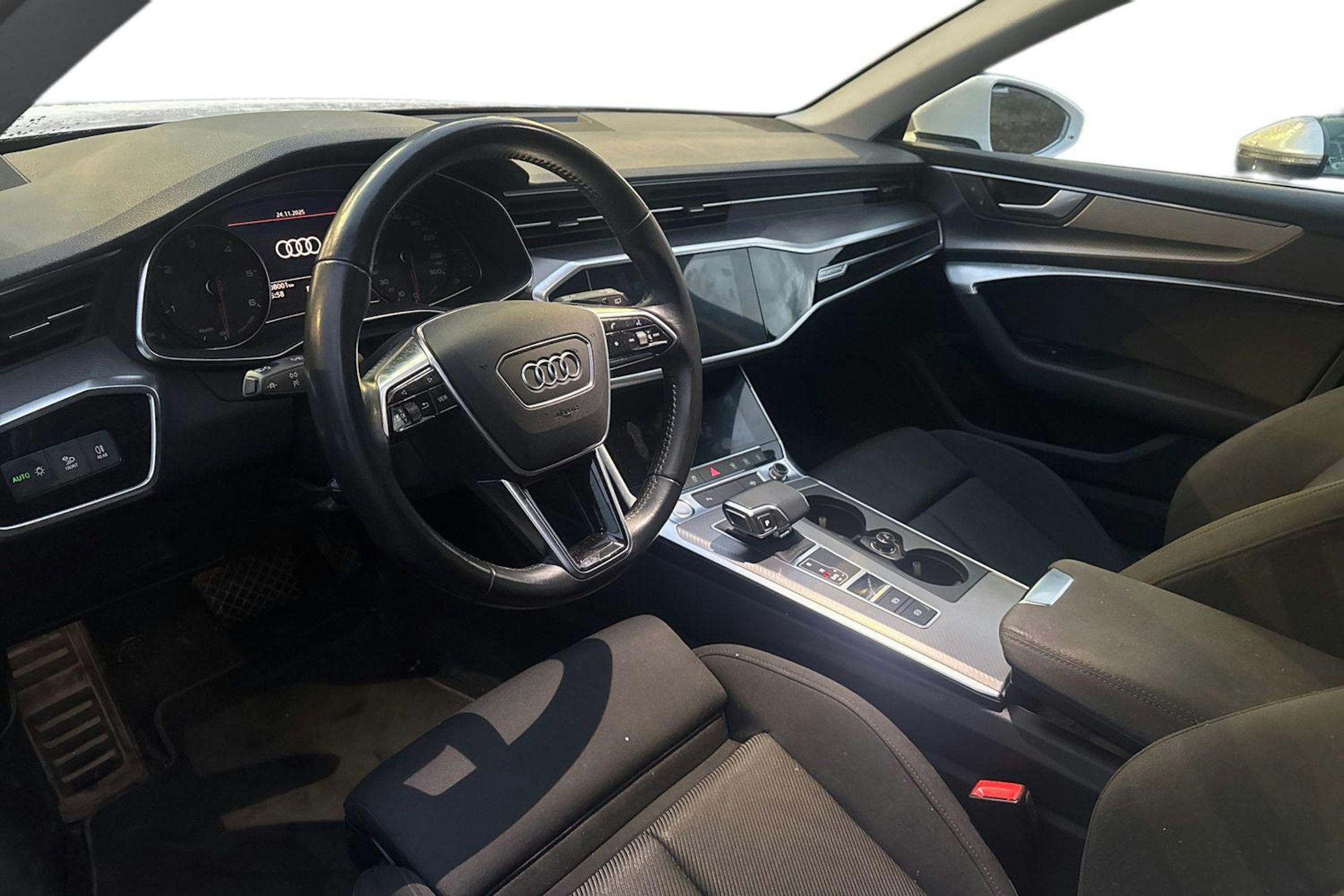 valkoinen Audi A6 2020 kuva 3.