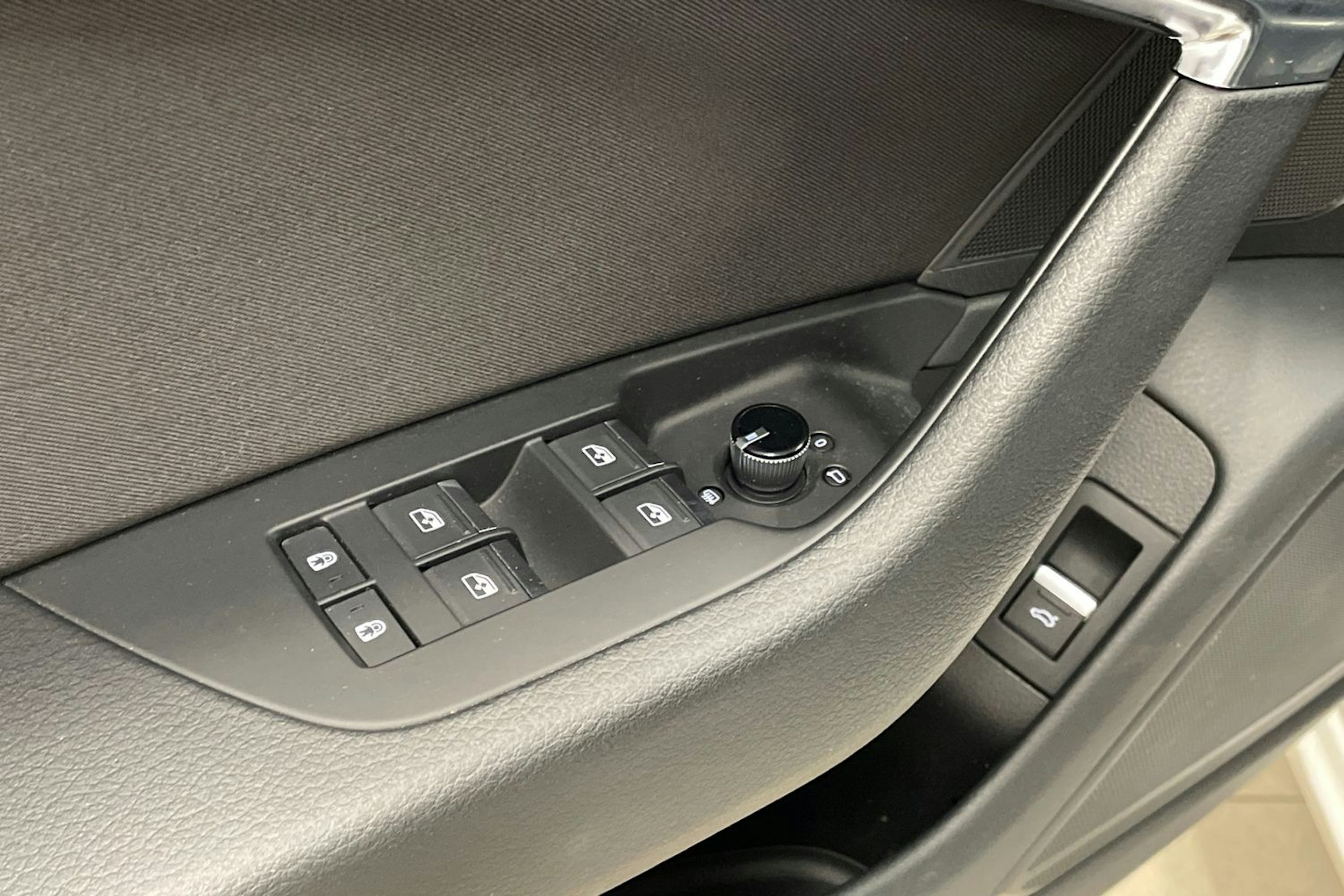 Valkoinen Audi A6 2020 kuva 14.