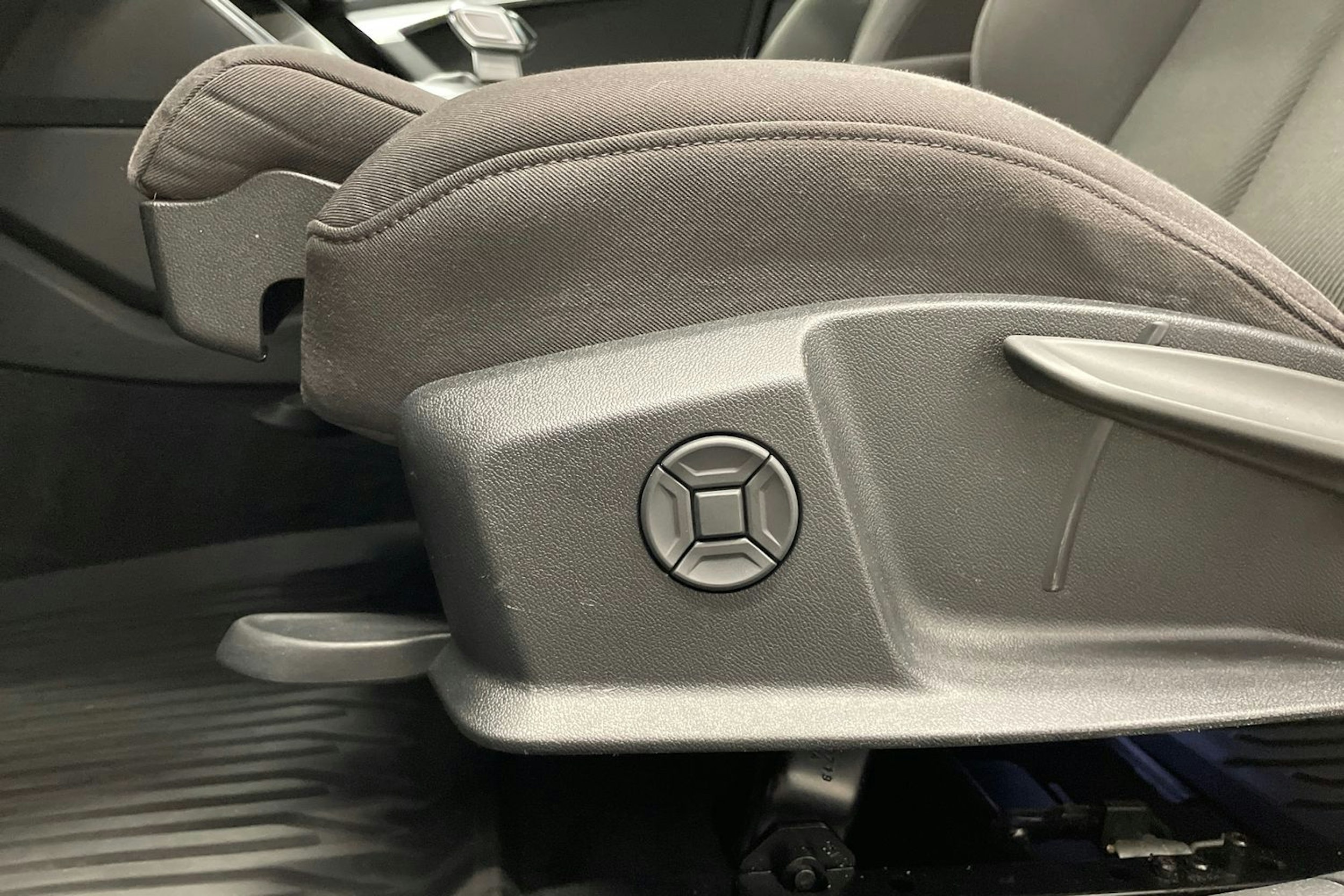 Valkoinen Audi A6 2020 kuva 15.