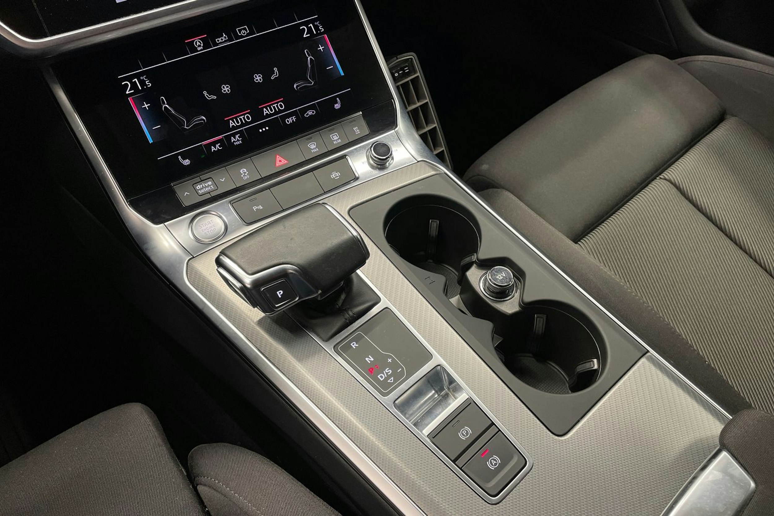 Valkoinen Audi A6 2020 kuva 22.