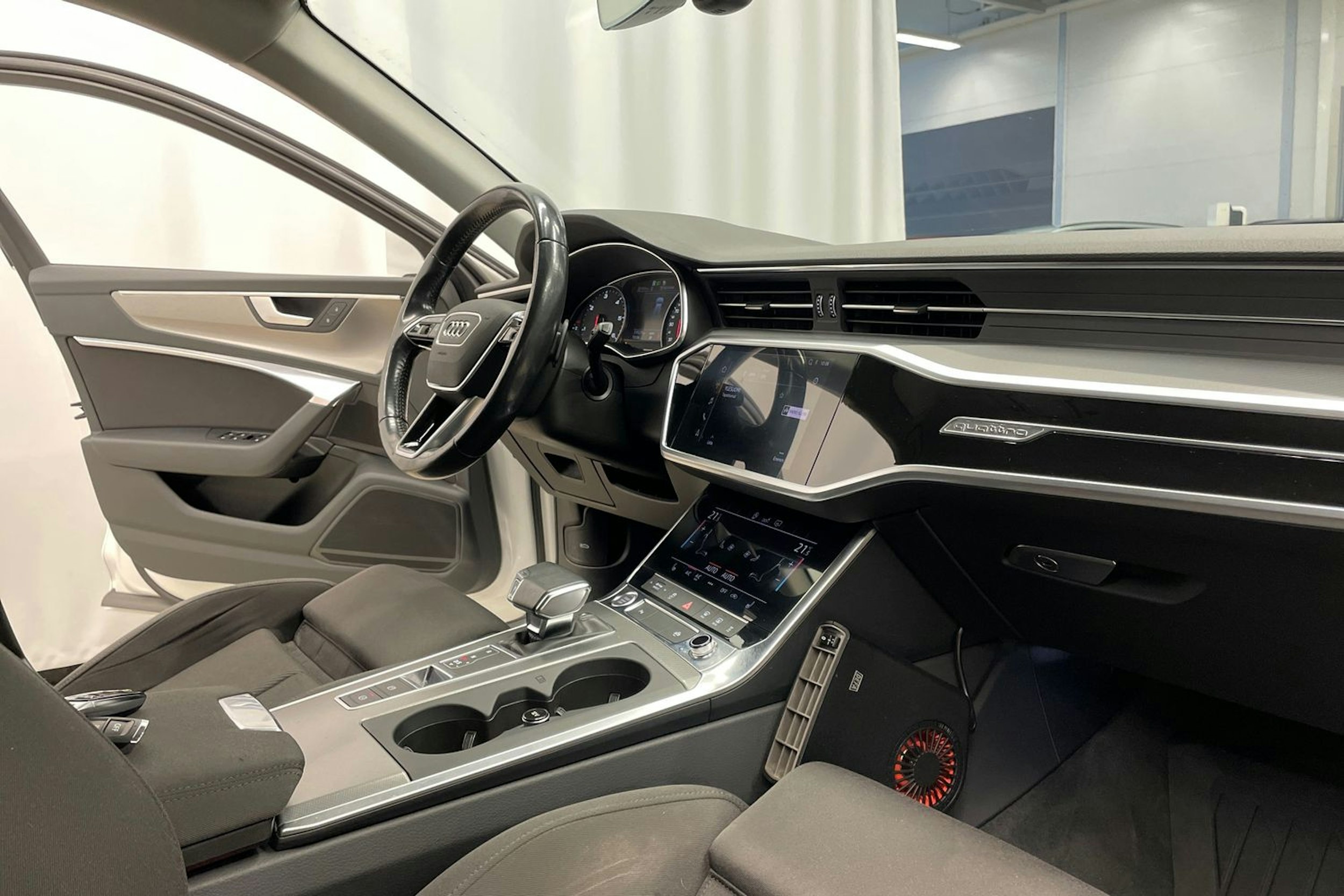 Valkoinen Audi A6 2020 kuva 32.
