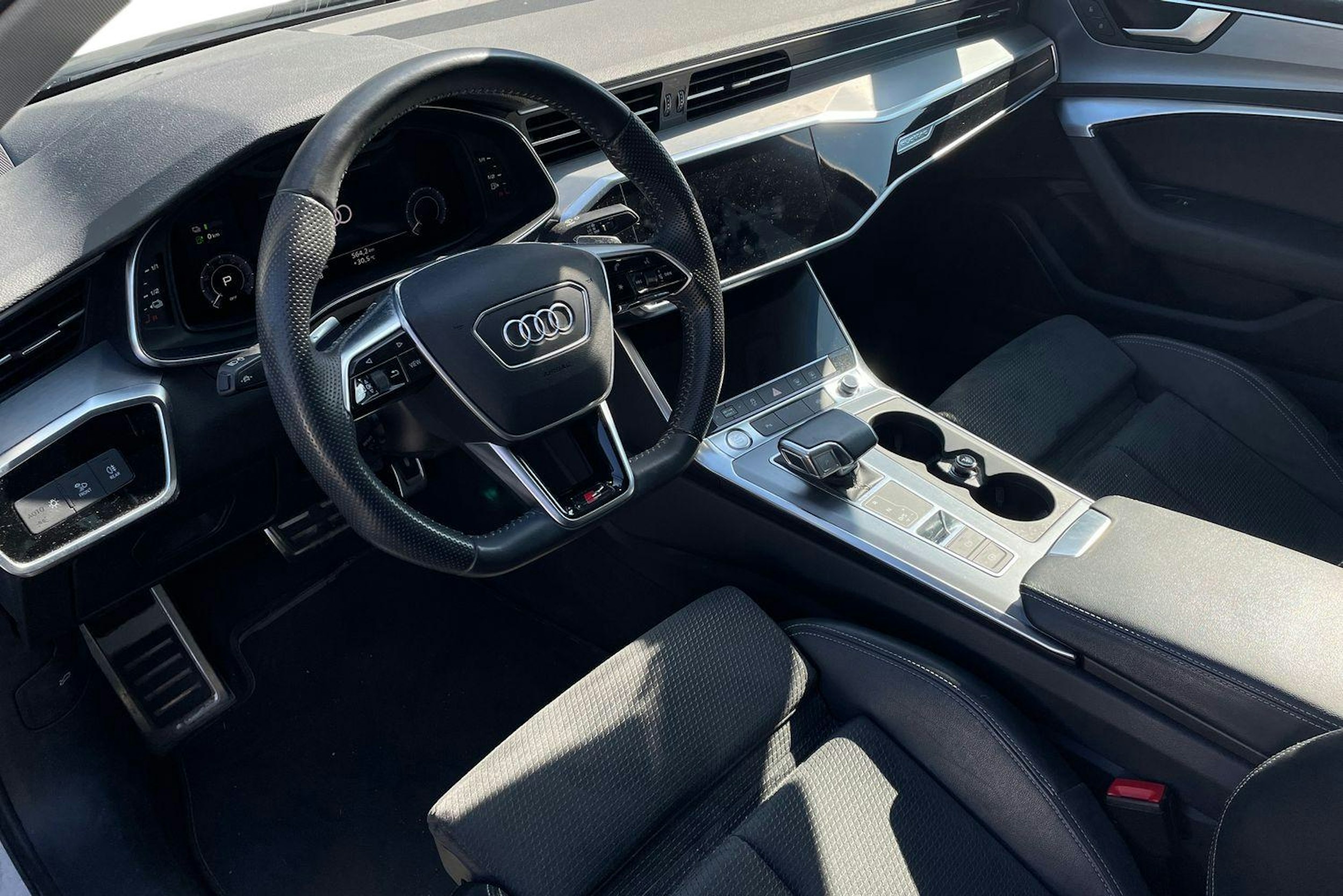 valkoinen Audi A6 2020 kuva 3.