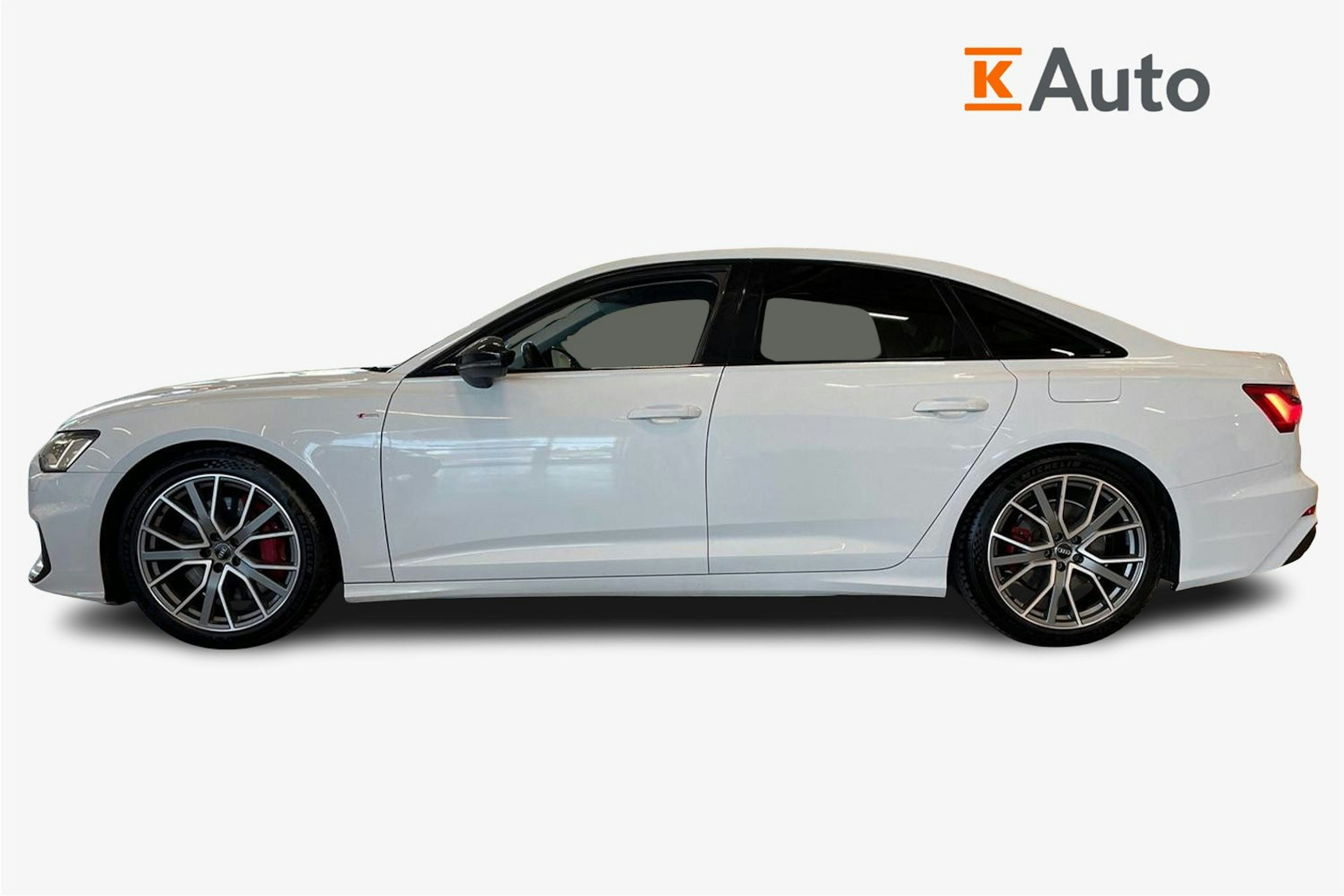 valkoinen Audi A6 2020 kuva 6.