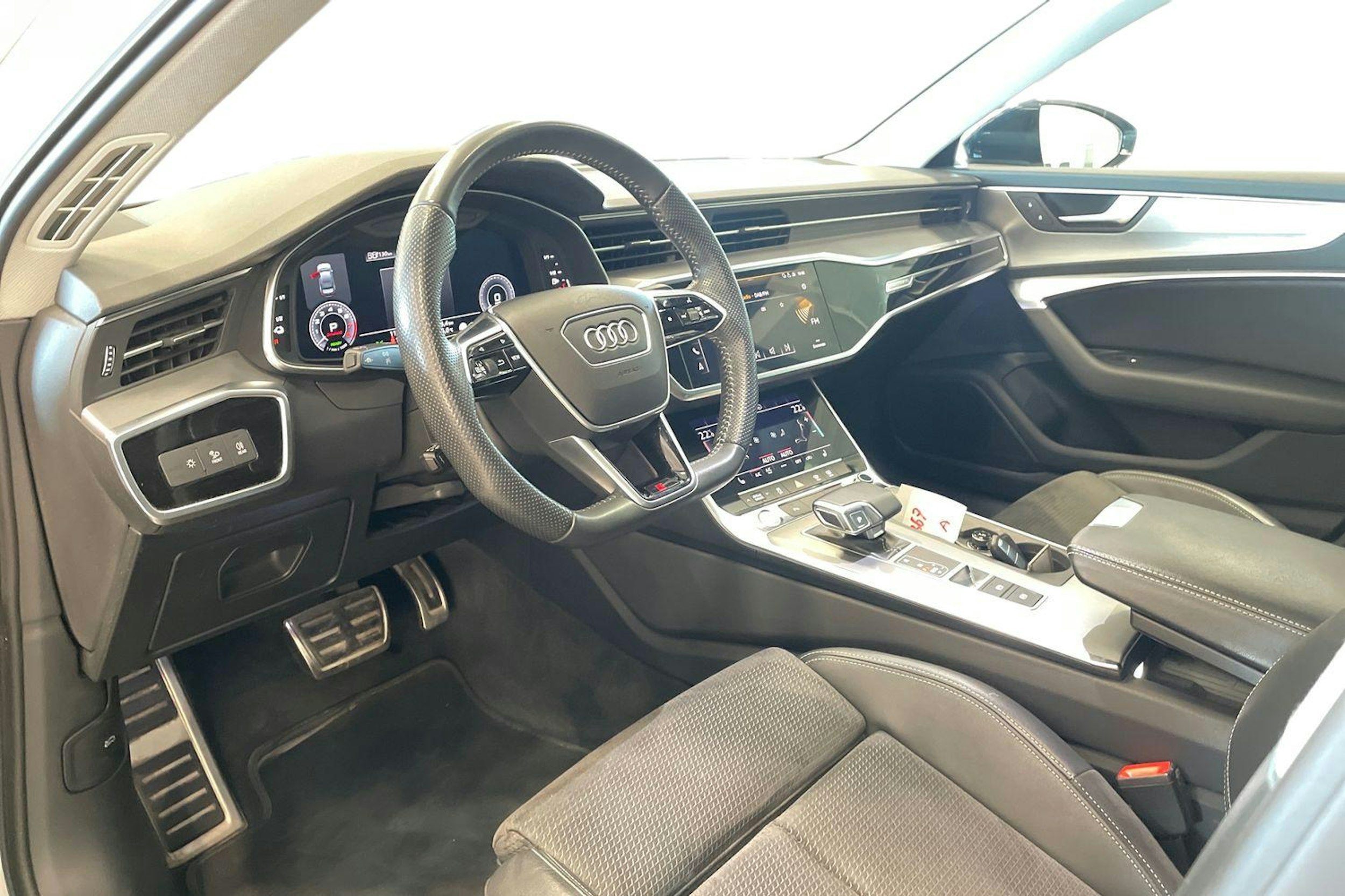 valkoinen Audi A6 2020 kuva 7.
