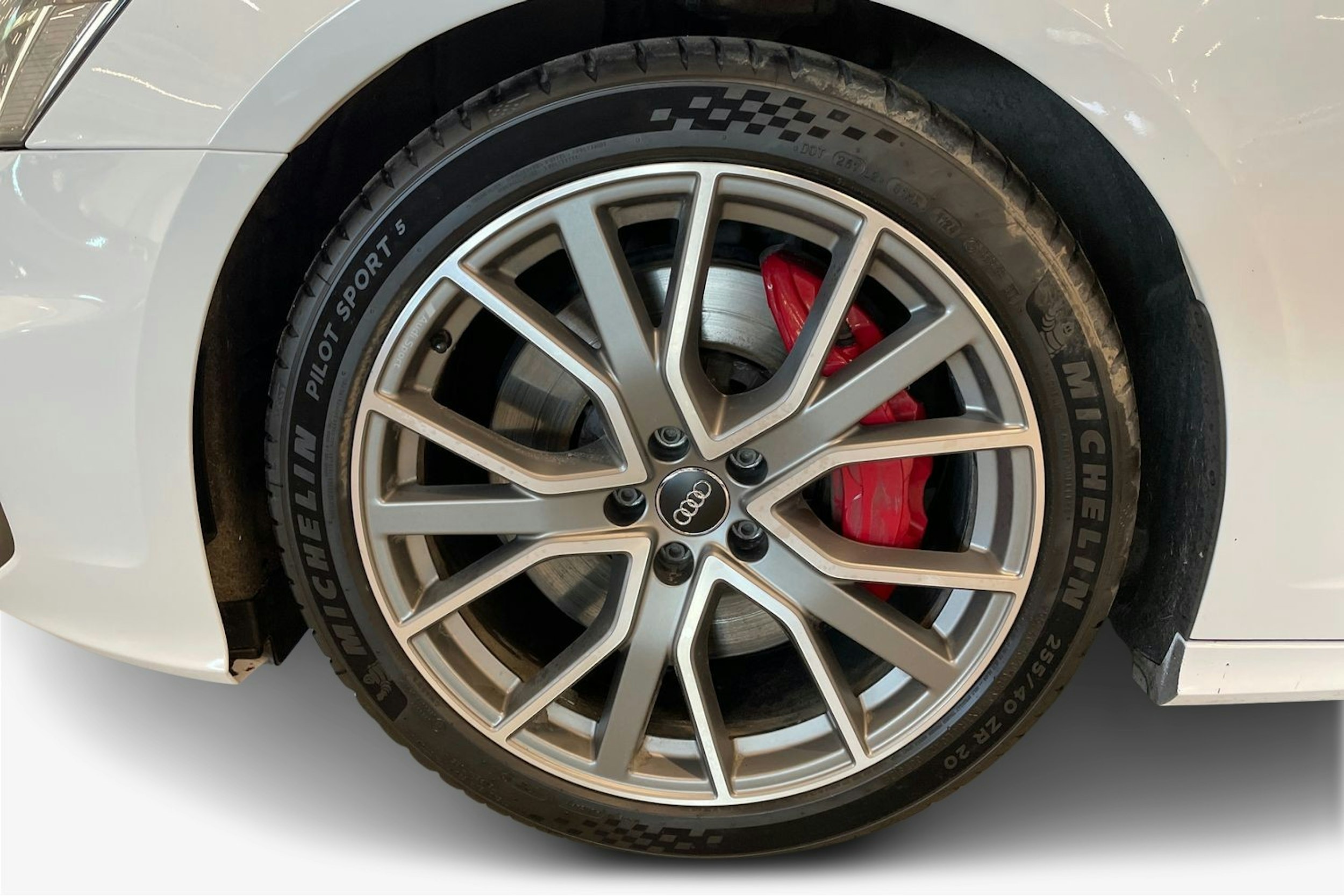 valkoinen Audi A6 2020 kuva 11.