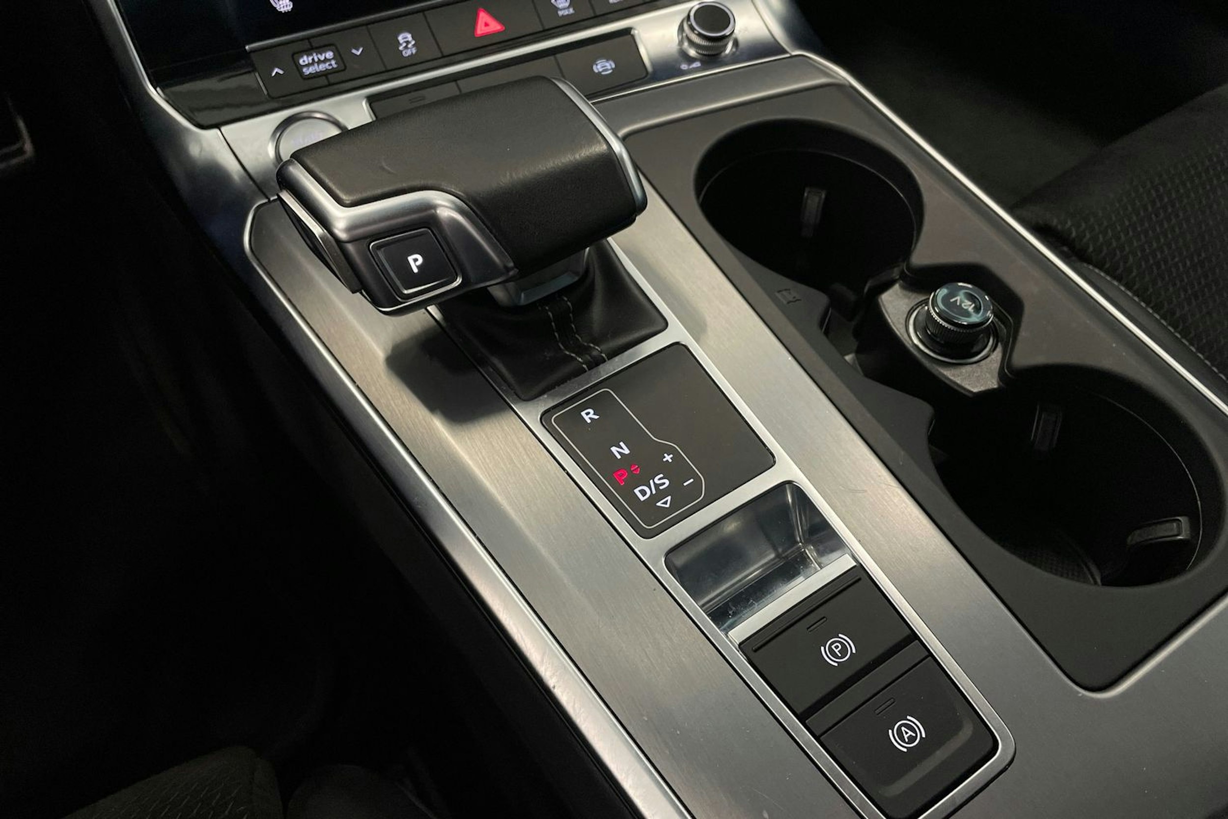 valkoinen Audi A6 2020 kuva 33.
