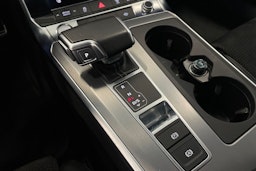 valkoinen Audi A6 2020 kuva 33.