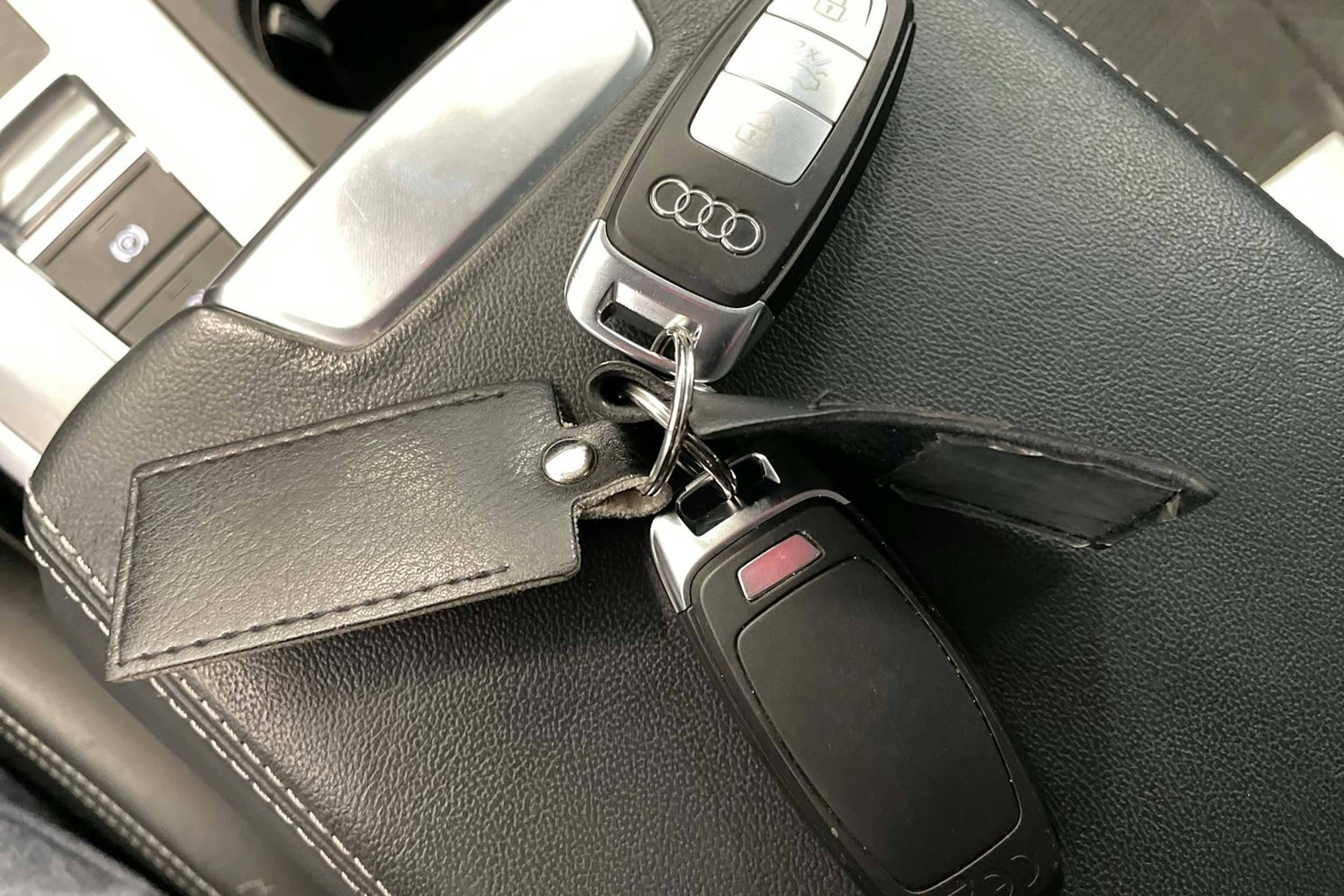 valkoinen Audi A6 2020 kuva 36.