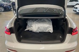 valkoinen Audi A6 2020 kuva 37.