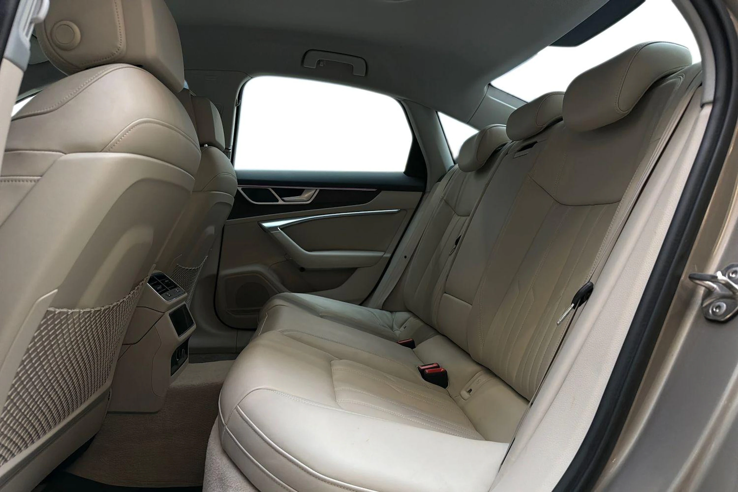 ruskea (beige) Audi A6 2020 kuva 8.